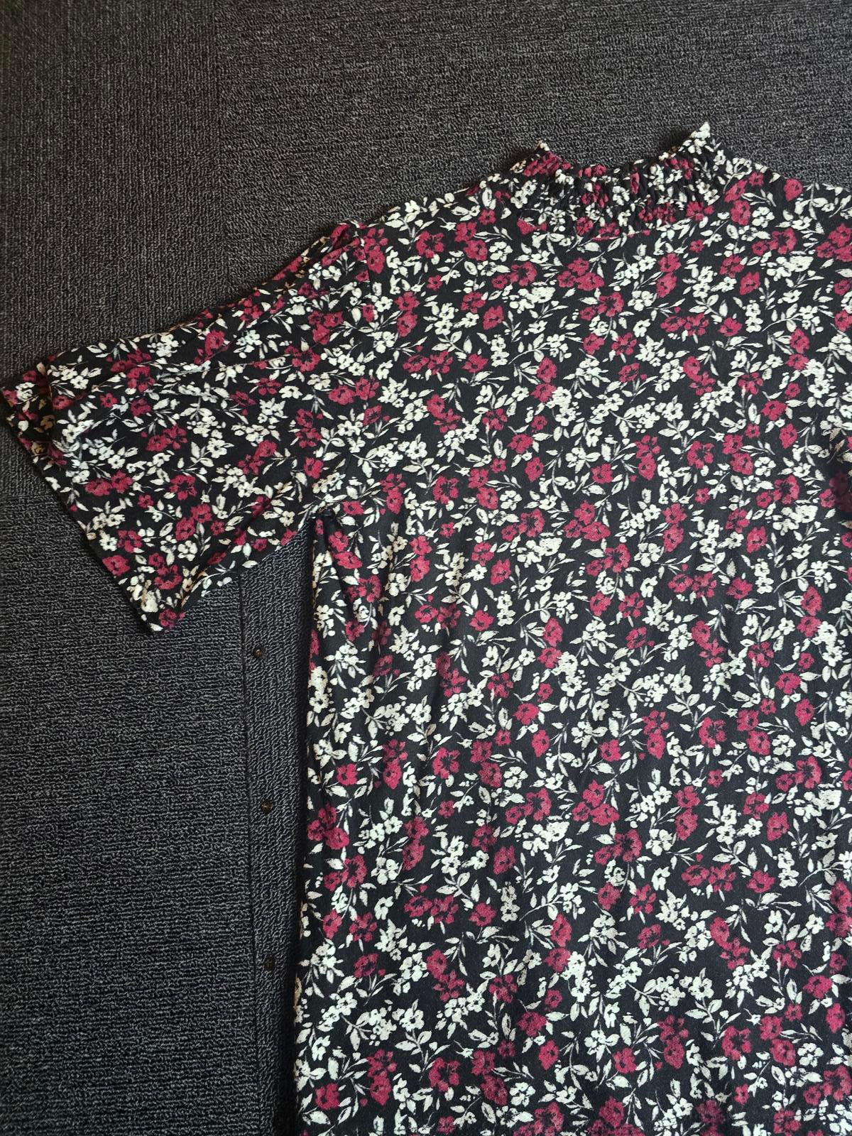 F&F Floral T-Shirt Purple White Black Size 10 Turtleneck