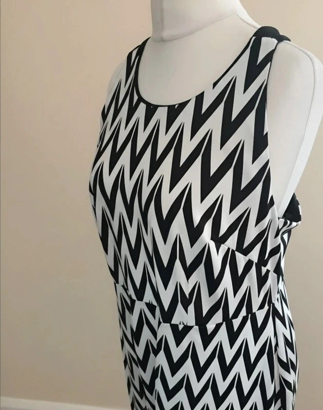 Simply Be White & Black Zigzag Maxi Dress Sleeveless Bodycon Stretch Size 16