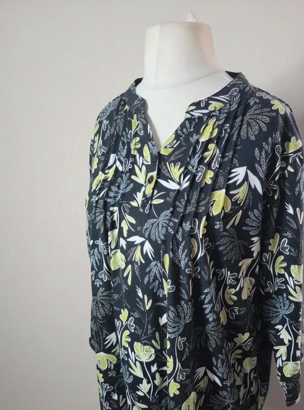 TIGI Black Green & White Floral Print Blouse Size 14-16 Relaxed Fit 3/4 Sleeve Tunic