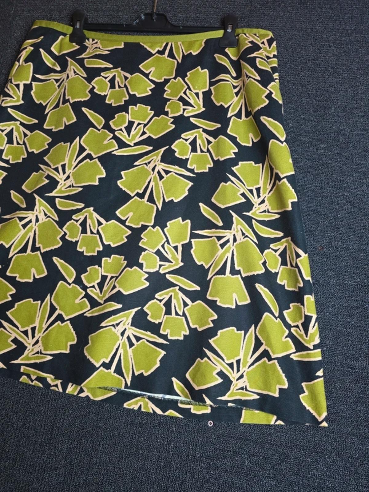 Laura Ashley Green Floral Midi Skirt Black Size 20 Linen Cotton