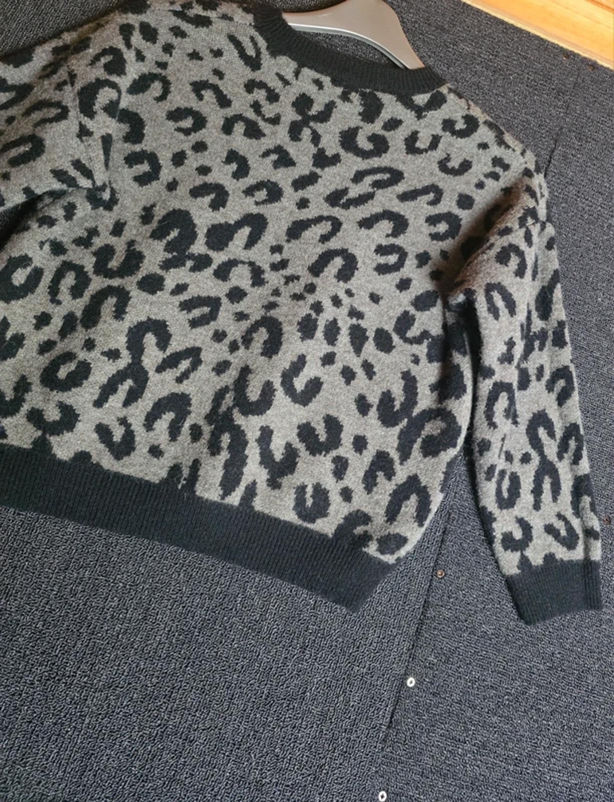 Qed London Animal Print Jumper Grey & Black Size 10/12 Statement Knit