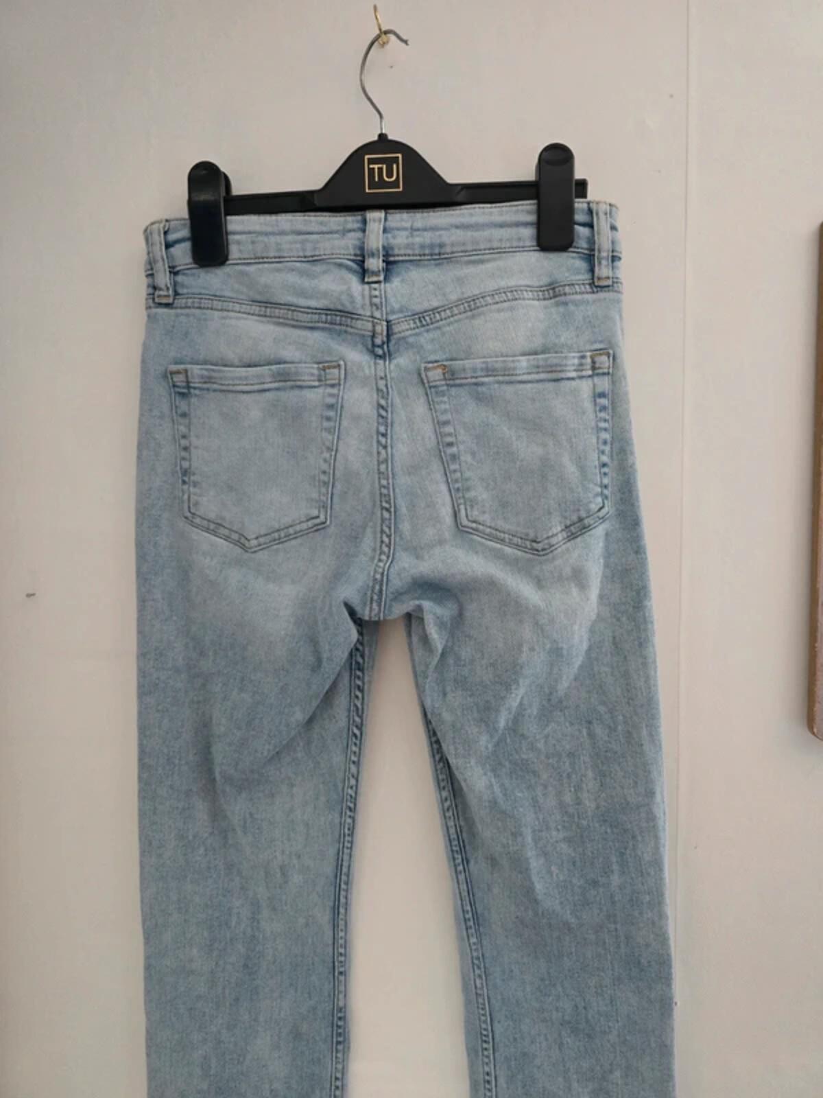 H&M Ladies Light Blue High-Waisted Slim Jeans Size 8