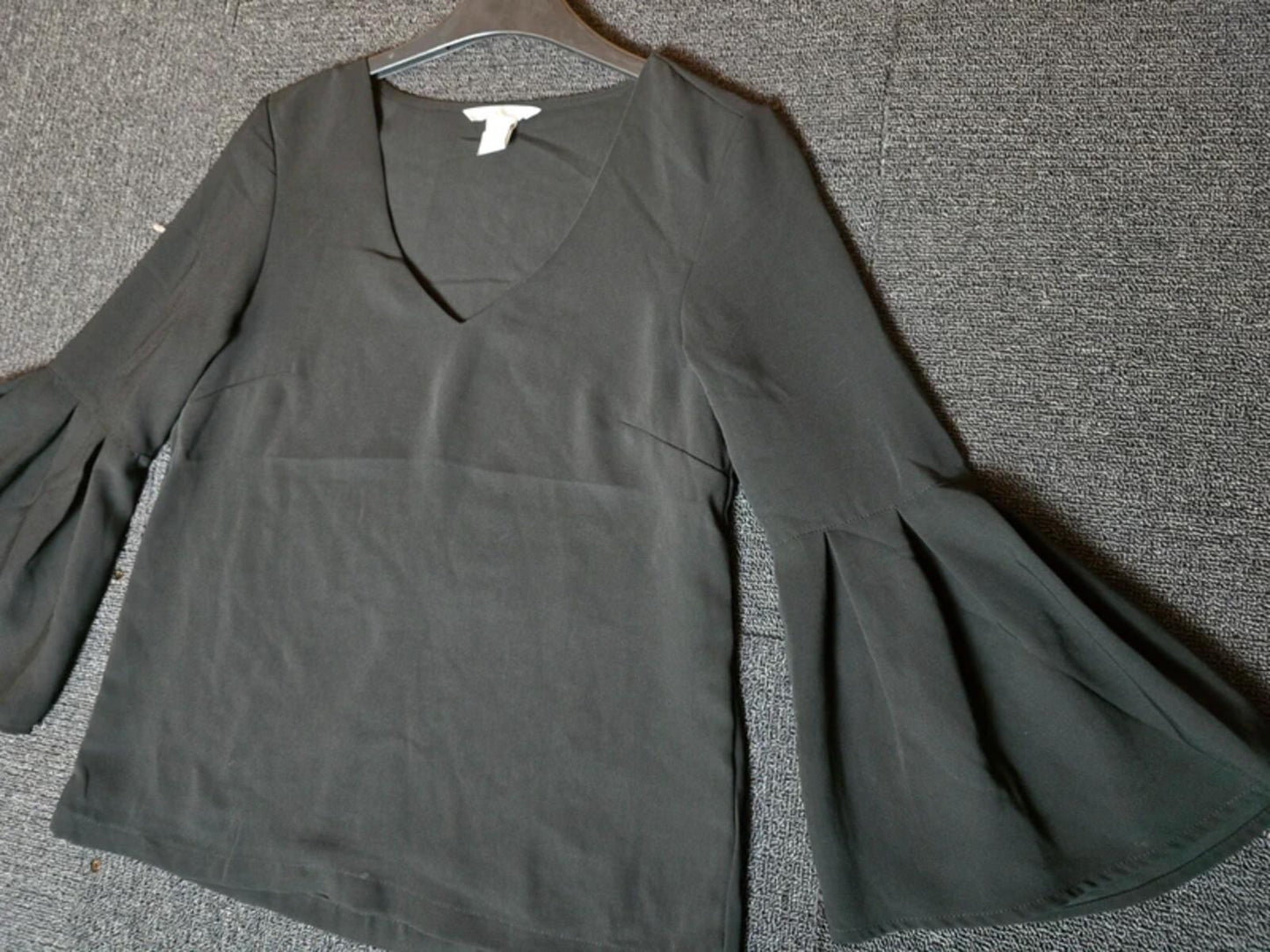 H&M black V-Neck Top Flared Sleeves Size 4-6