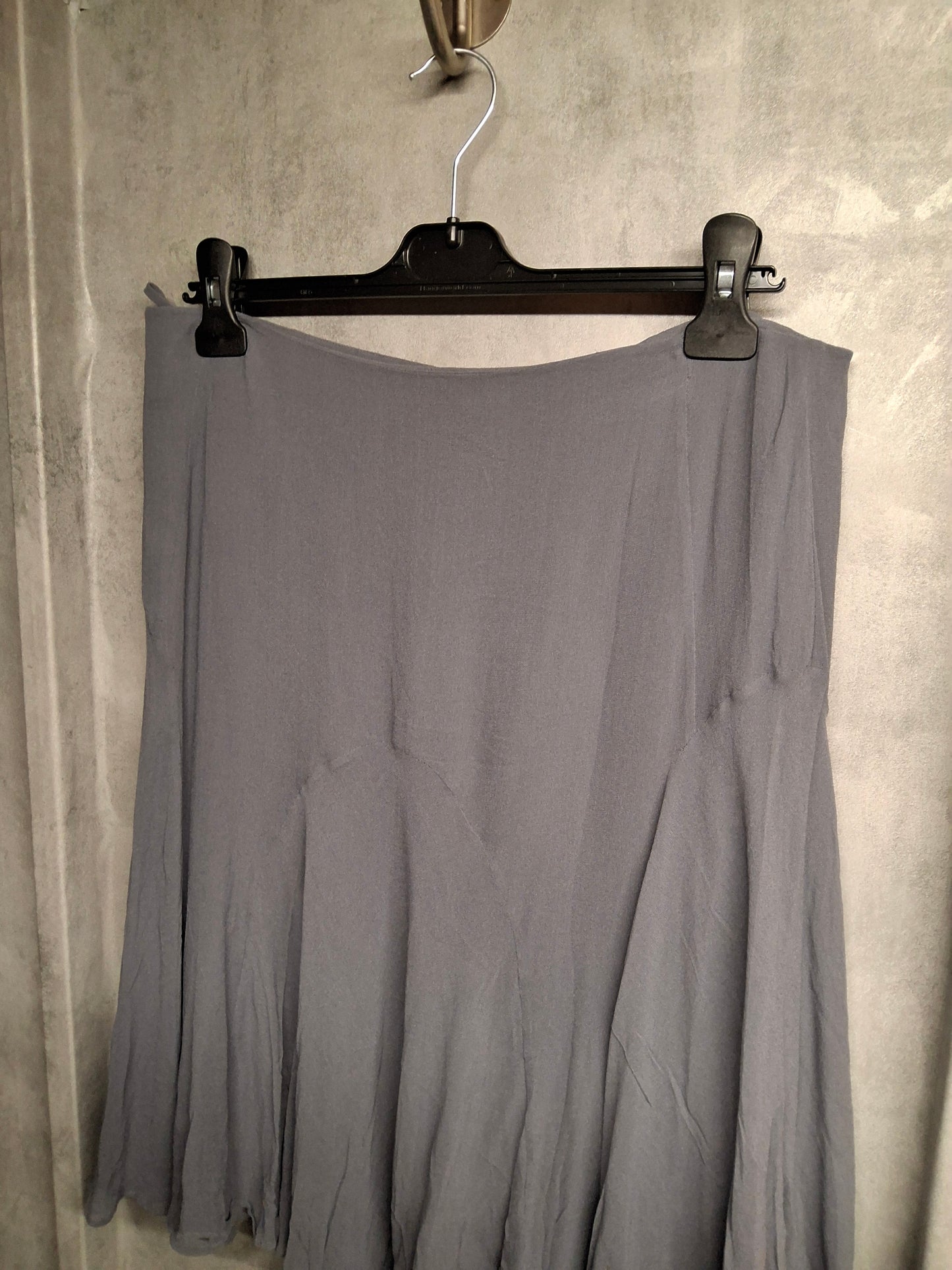 ✨ Episode Grey 100% Silk Skirt – Size 16 (fits Size 14/16) – Lined ✨