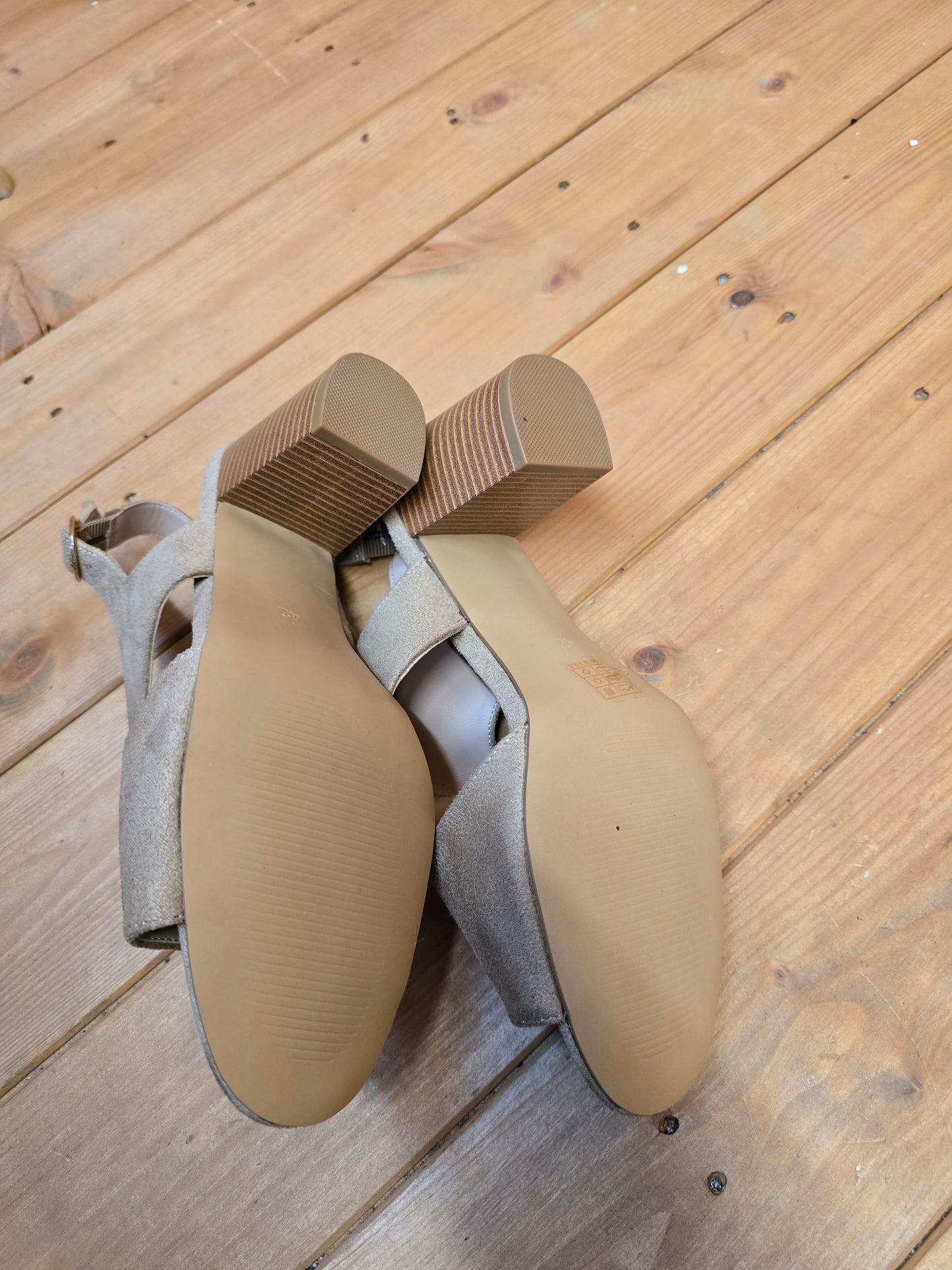 š” DreamPairs Beige Suede Block Heel Sandals ā UK 8 š”
