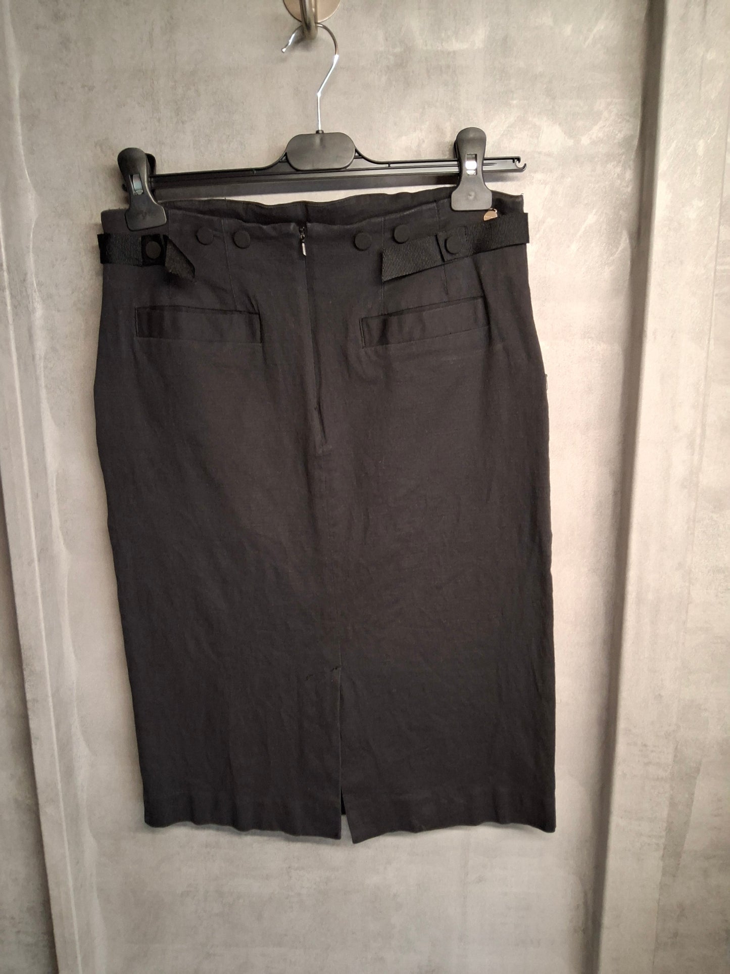 Full Circle Black Knee-Length Skirt with Zip Pockets – Size 10/12