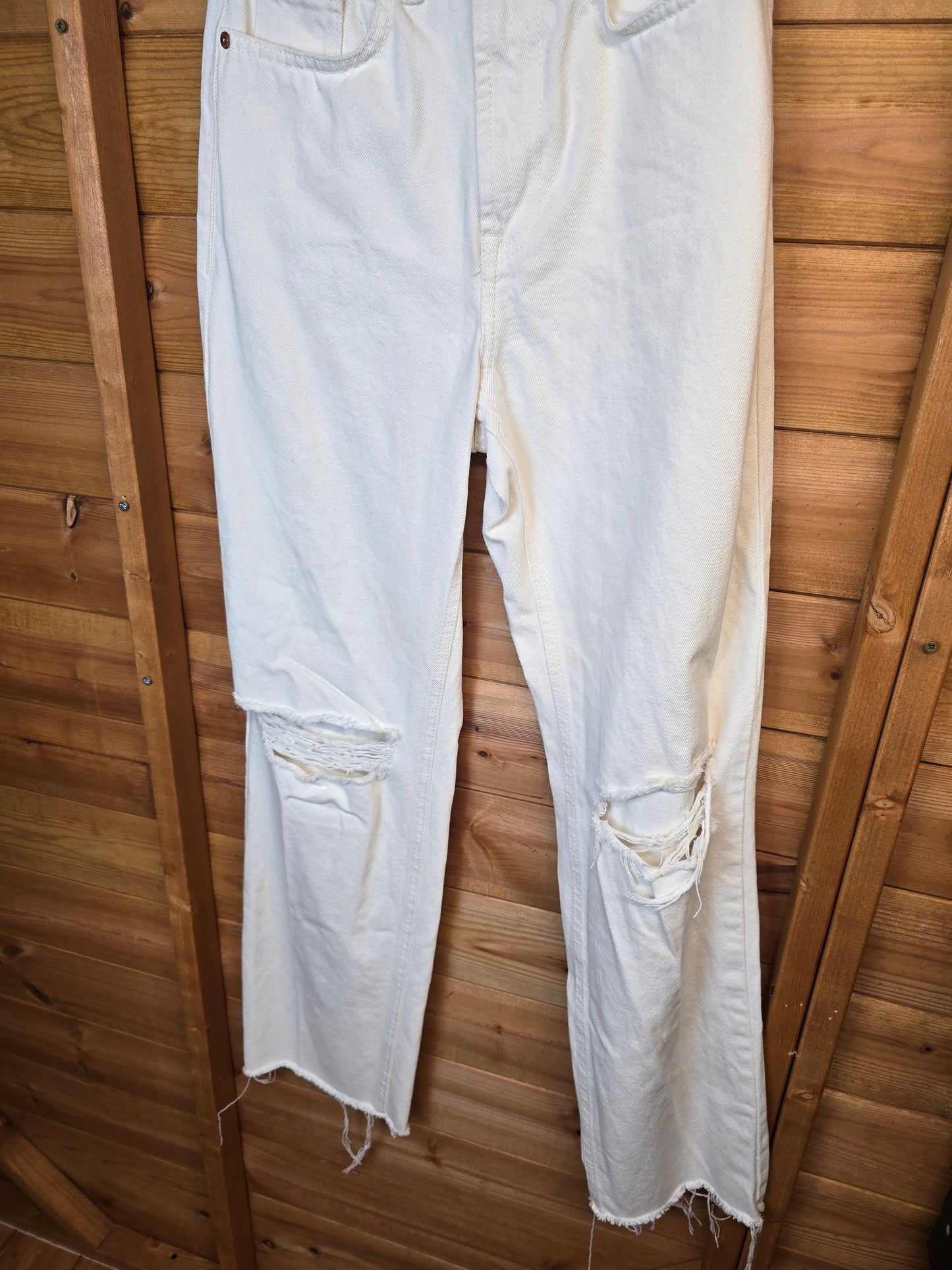 F&F White Ripped Straight Leg Jeans Size 6 – High Waisted, Denim, Edgy & Flattering Fit
