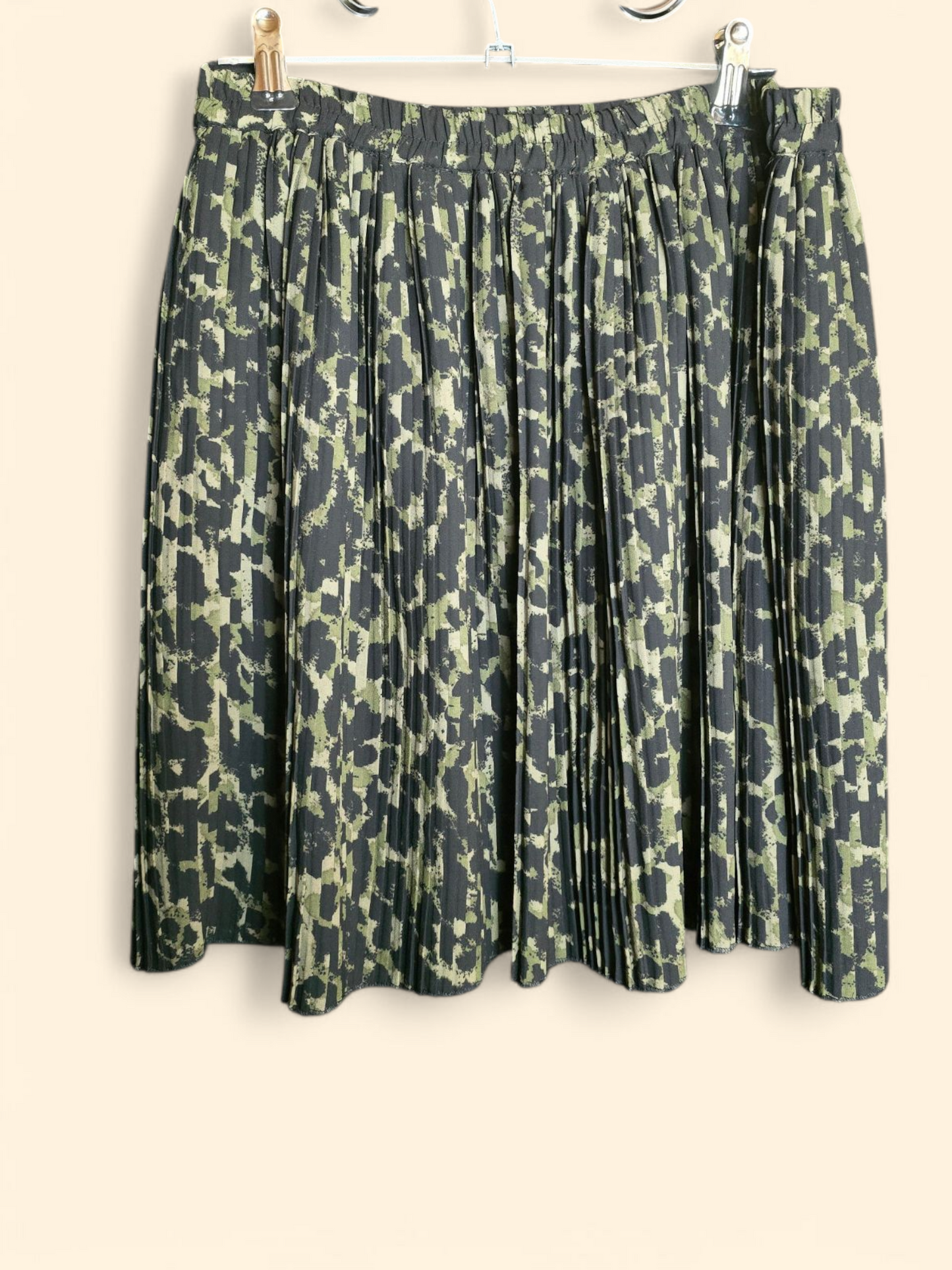 H&M black & khaki green pleated mini skirt size small size 8/10