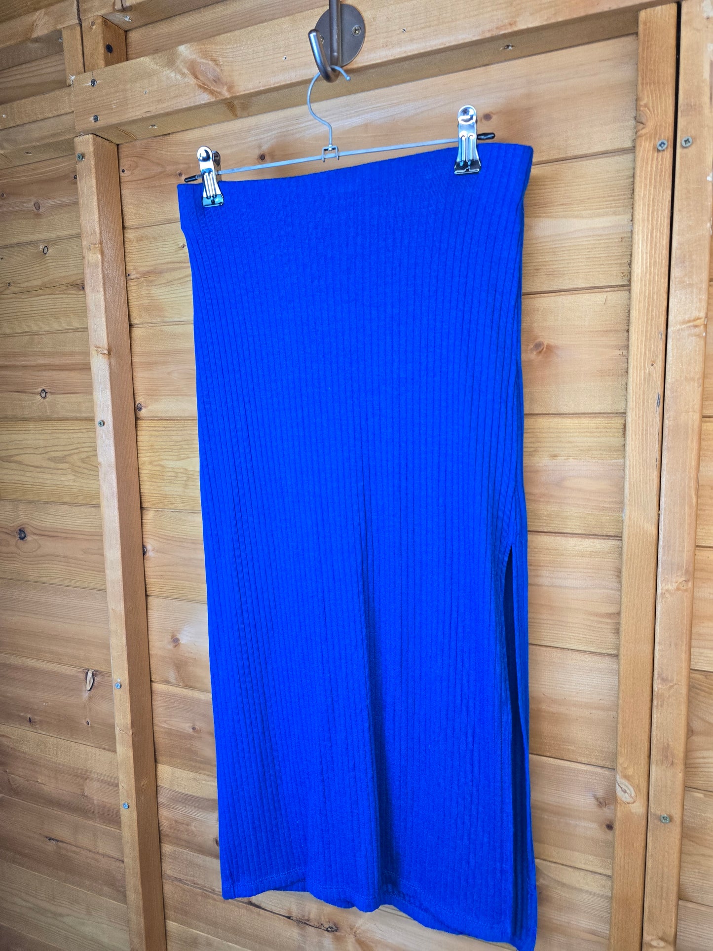 Stradivarius Blue Ribbed Bodycon Skirt Size XS – Front Split, Elastic Waist, Knee Length