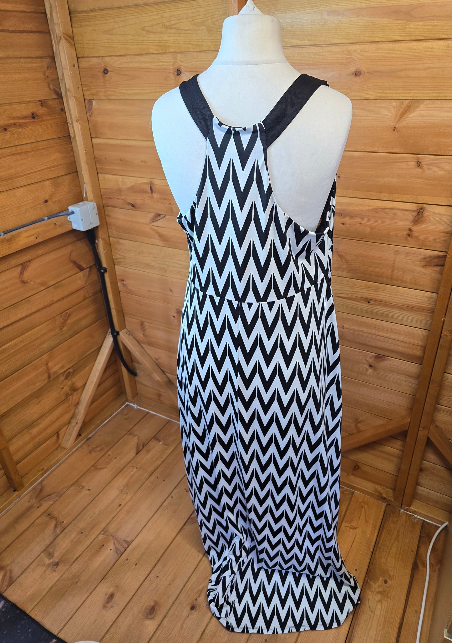 Simply Be Chevron Maxi Dress – Size 16 – Stretch Polyester – Bold Print
