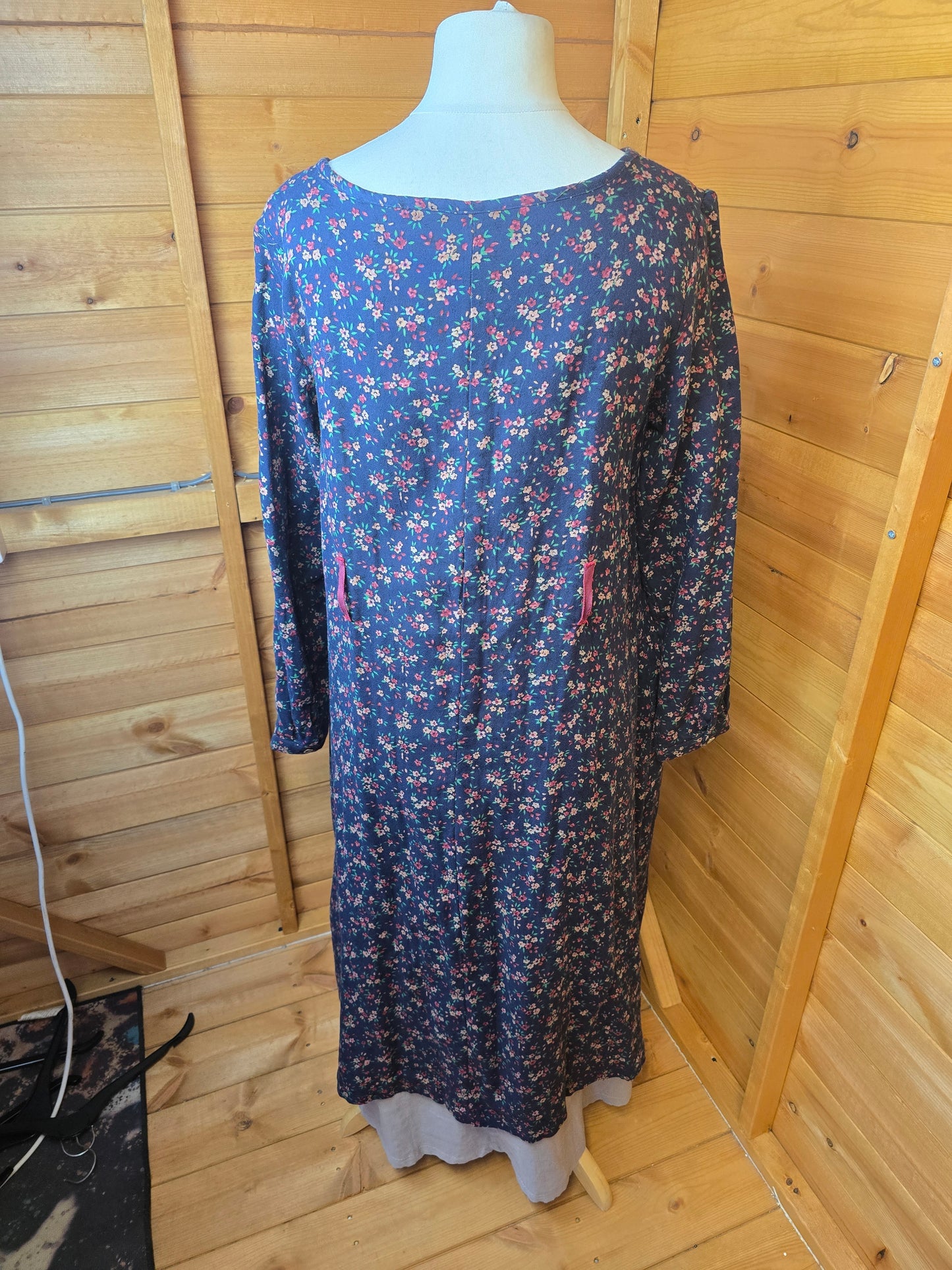 Gracila Navy Floral Maxi Dress – Size M (Pit to Pit 18.5") | Rayon & Cotton | Oversized Fit