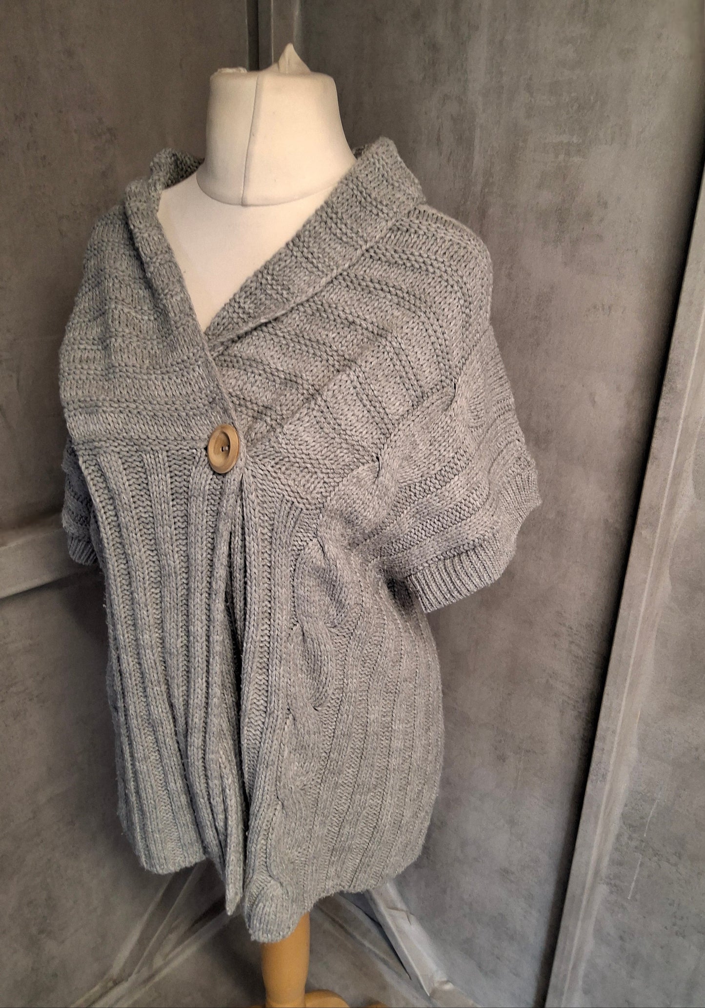 Dorothy Perkins Grey Short Sleeved Cardigan โ Size 18 โ Cosy Button Knit
