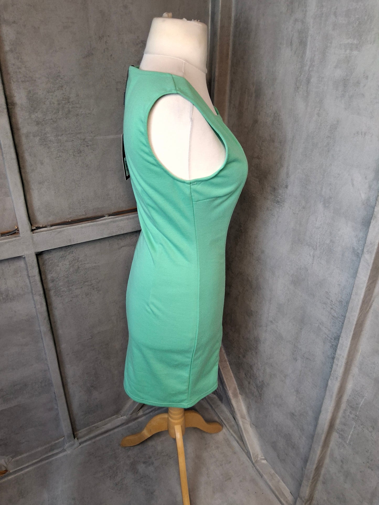 Mandi Green Bodycon Dress ā Size 10 NWT šø