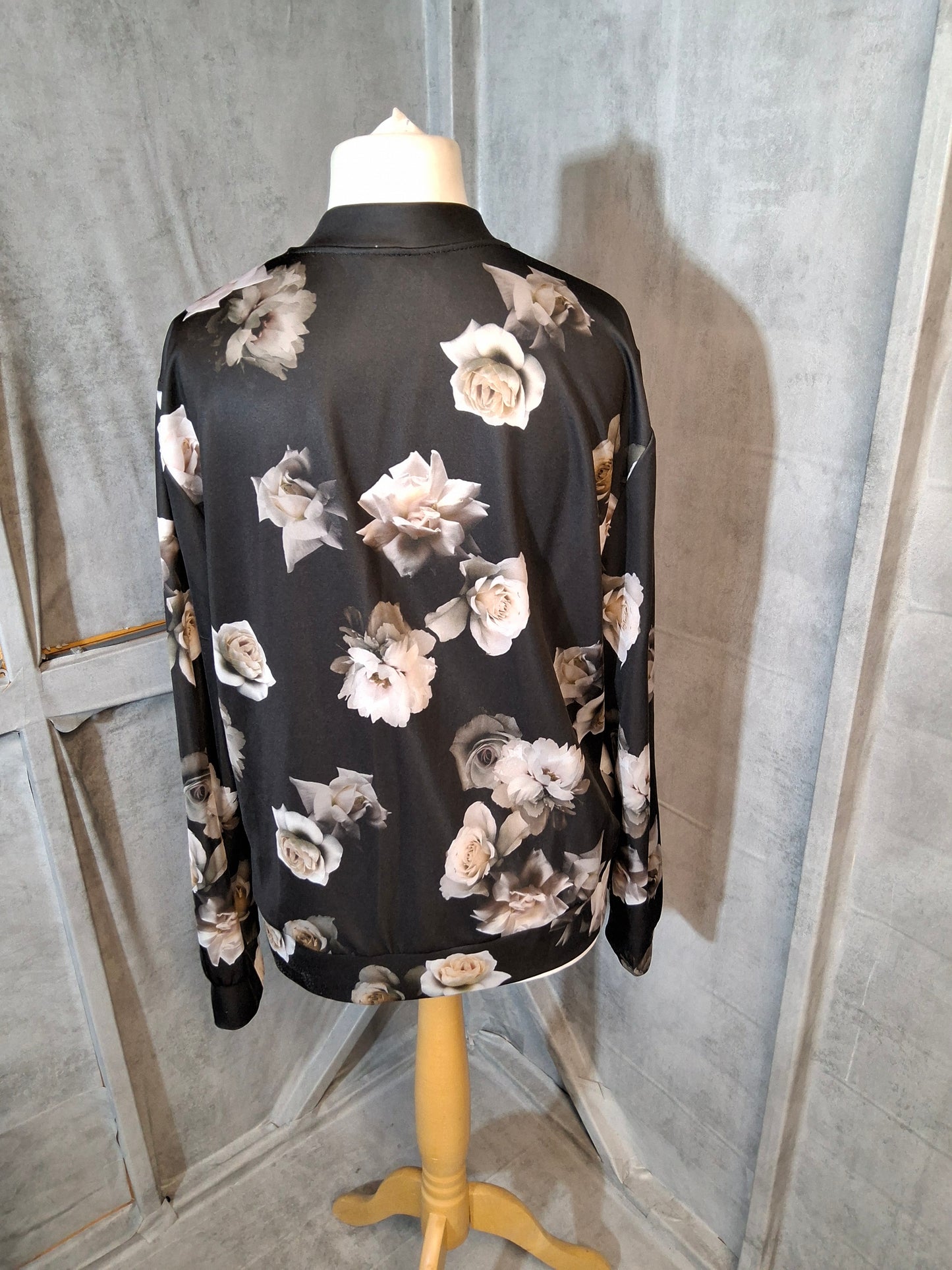New Look Black & Grey Floral Zip-Up Jacket – Size 18