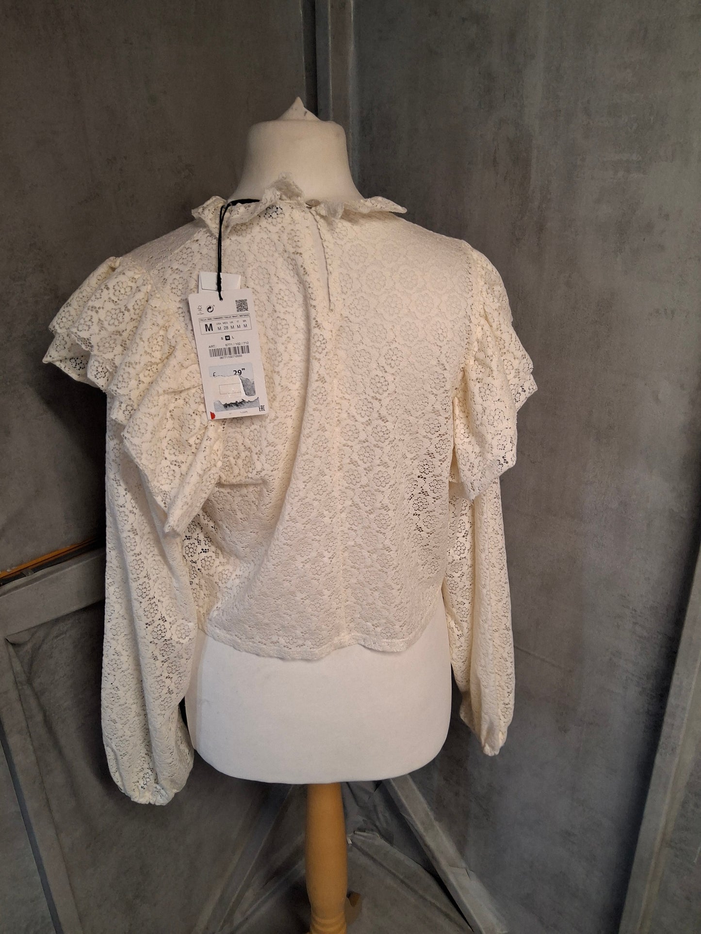Zara Cream Lace Frill Long Sleeve Top ā Size M (UK size 10/12) ā NWT
