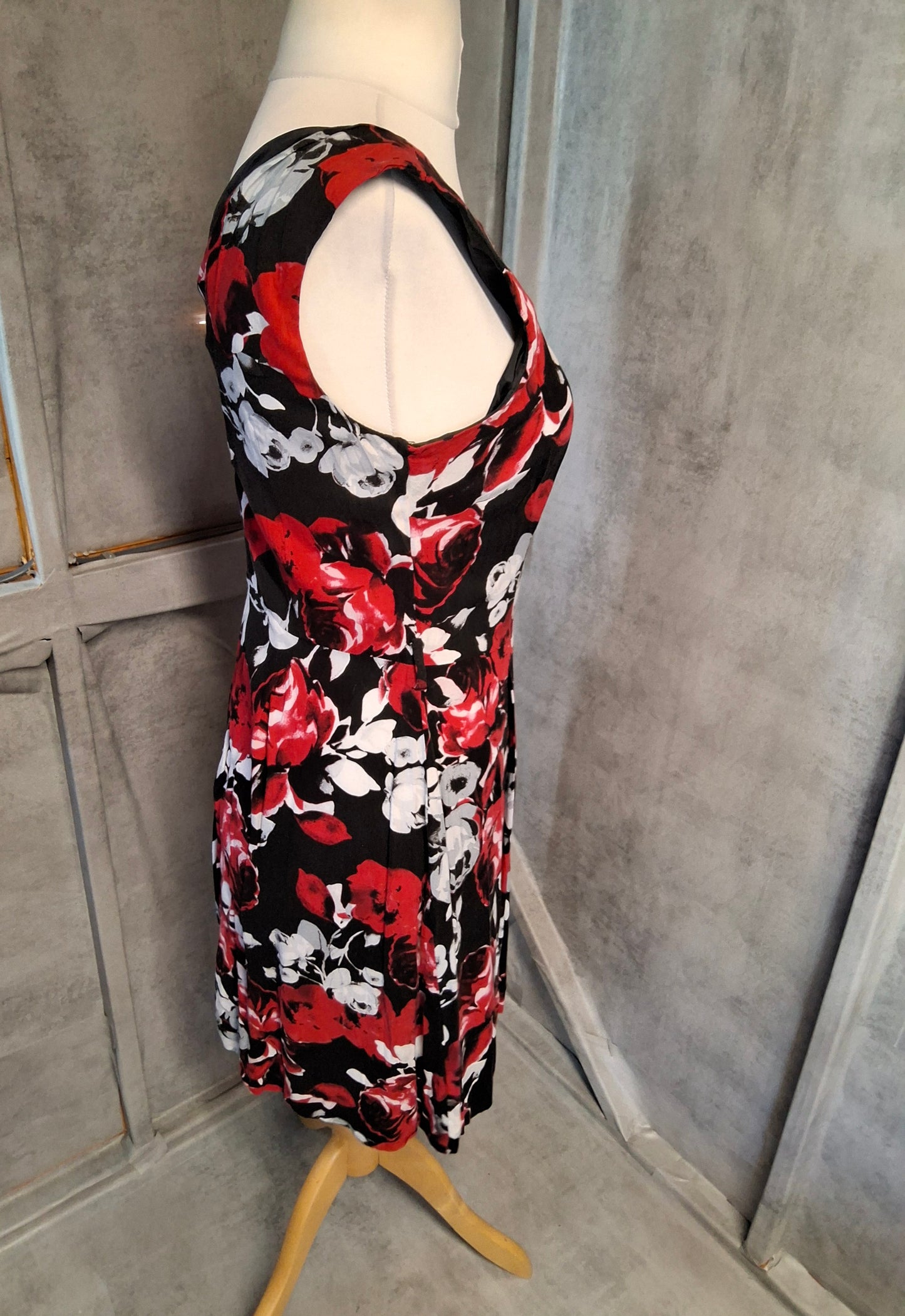 F&F Red & White Floral Print Dress ā Size 12