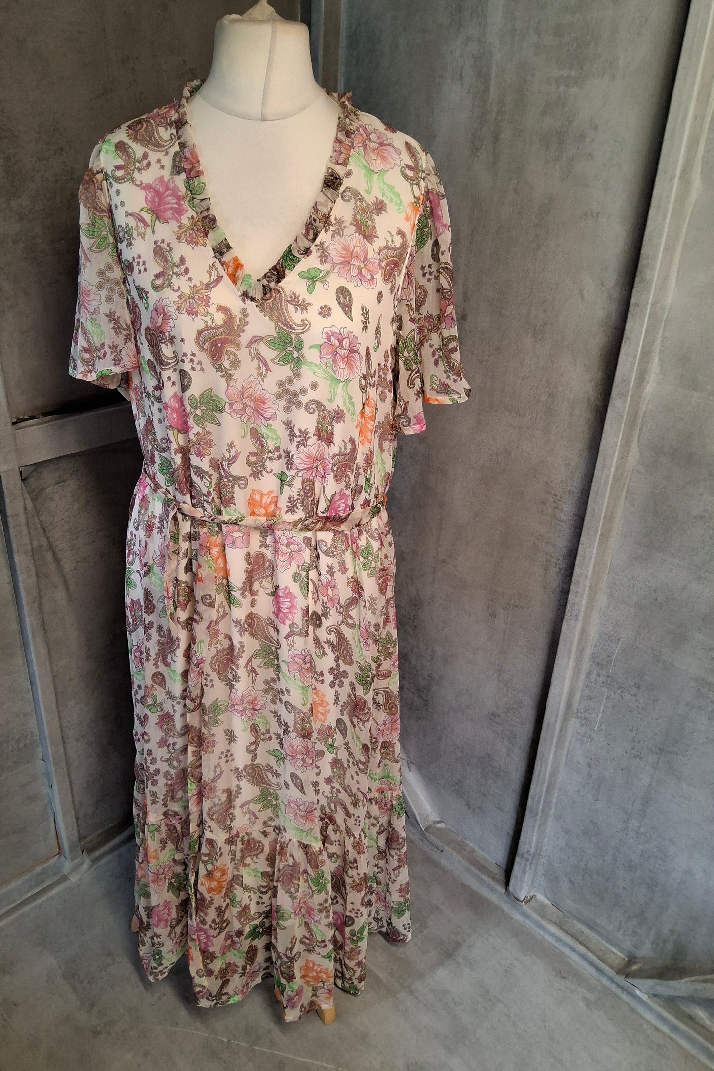 Vero Moda Floral Midi/Long Dress – Size L (UK 16 Approx) – BNWT – 100% Polyester