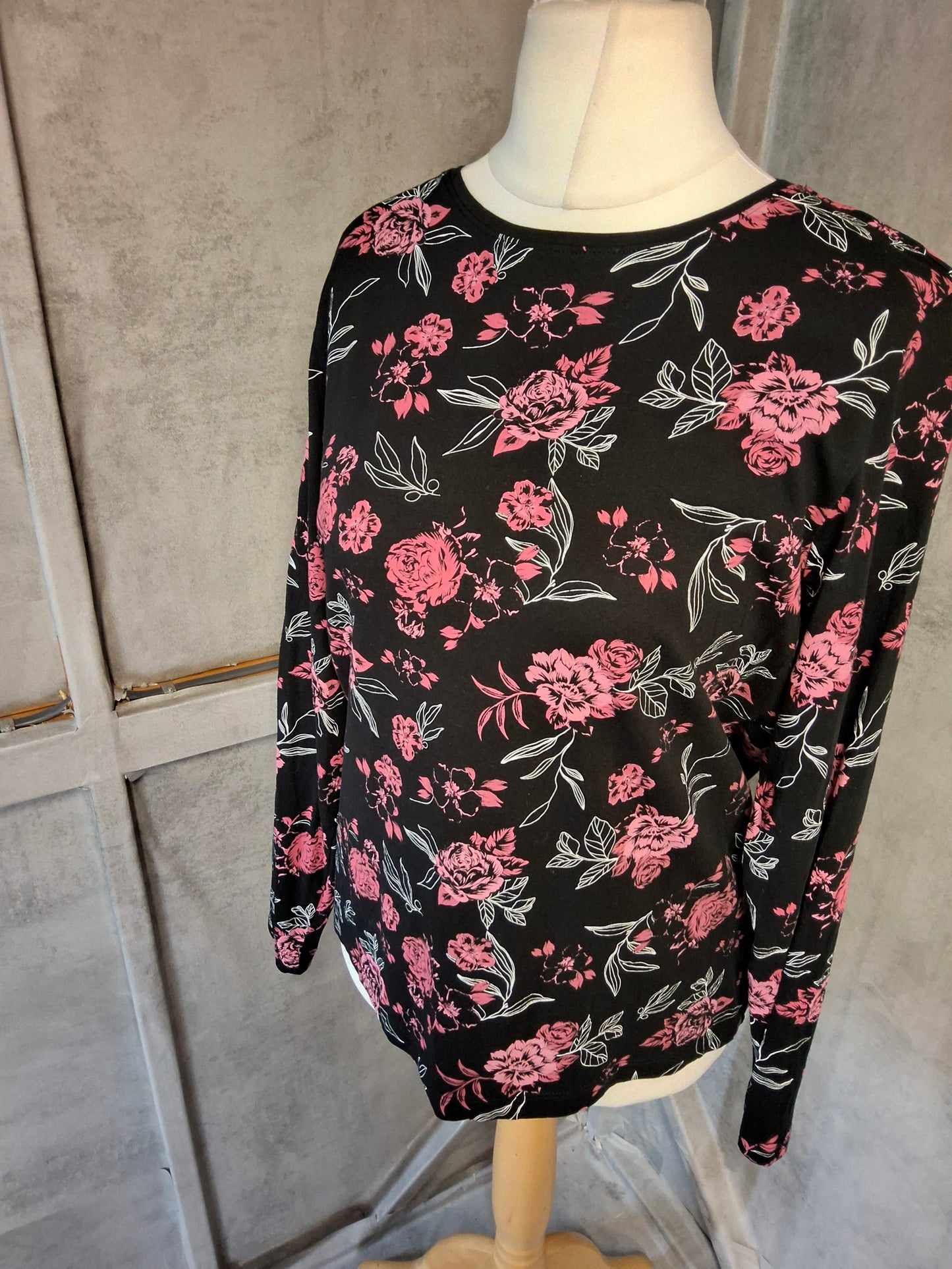 Esmara Floral Long Sleeve Cotton Top – UK size 12/14 Comfy & Cute