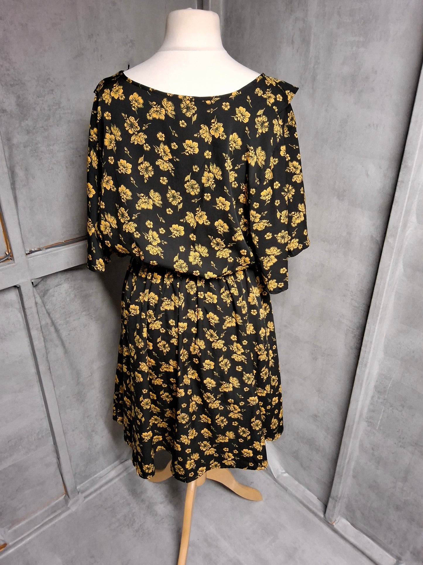 New Look Curves Black Floral Ruffle Midi Dress – Size 20 – Batwing Sleeves & V-Neck