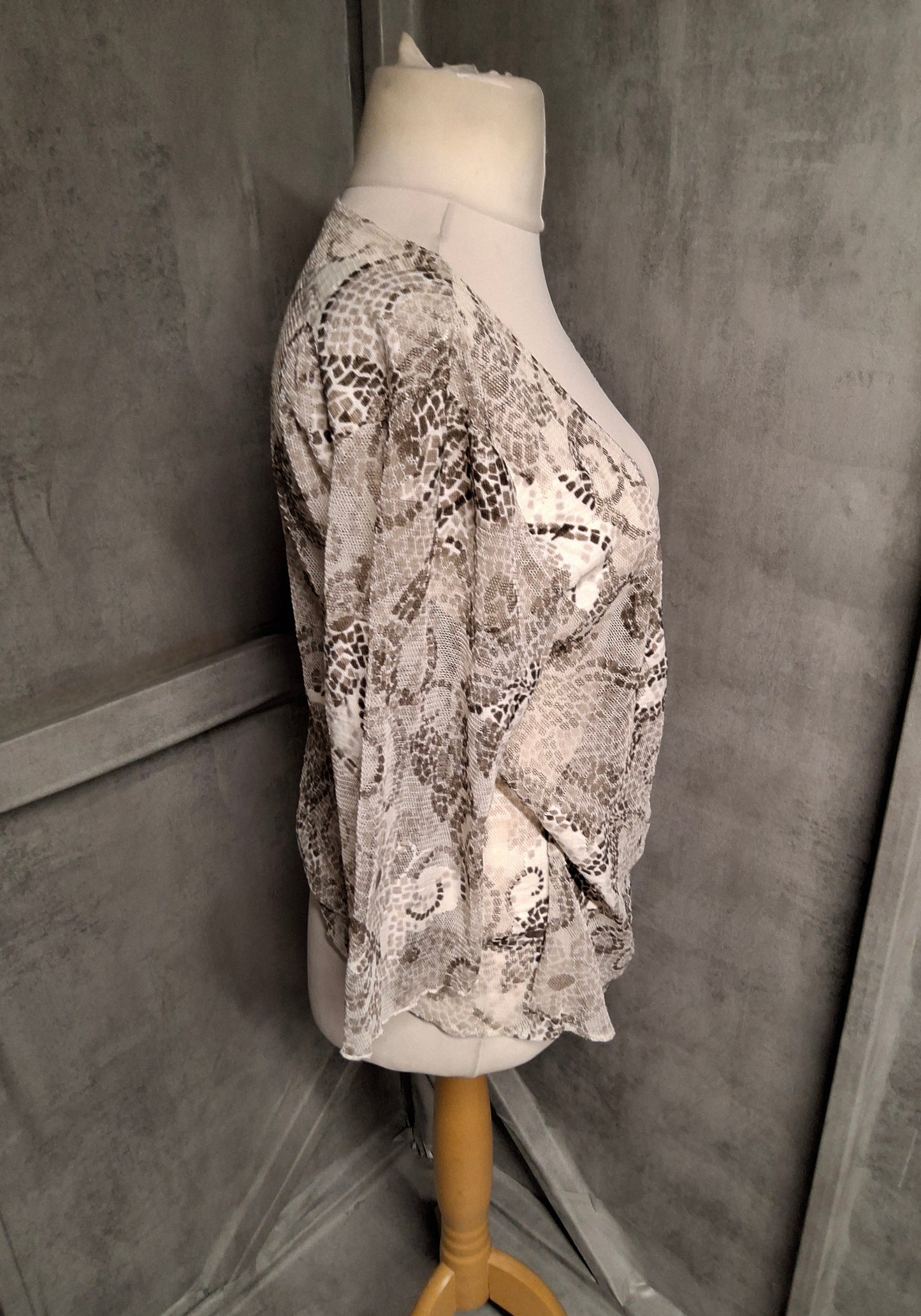 George Brown & White Sheer Wrap Top – Size 18 – Floaty Chic