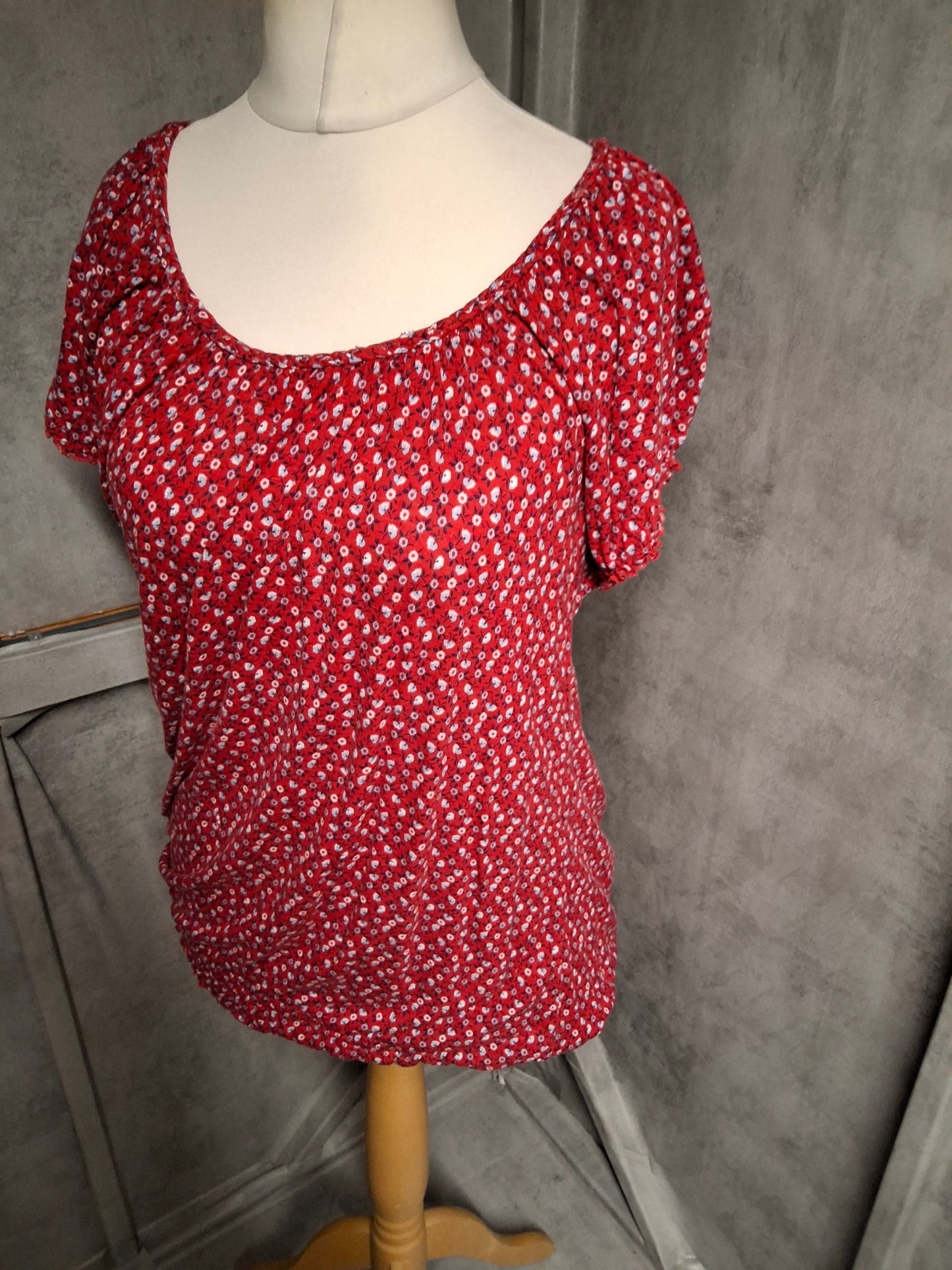 Matalan Red Floral Print Short Sleeve Top – Size 16 – Casual Everyday Style