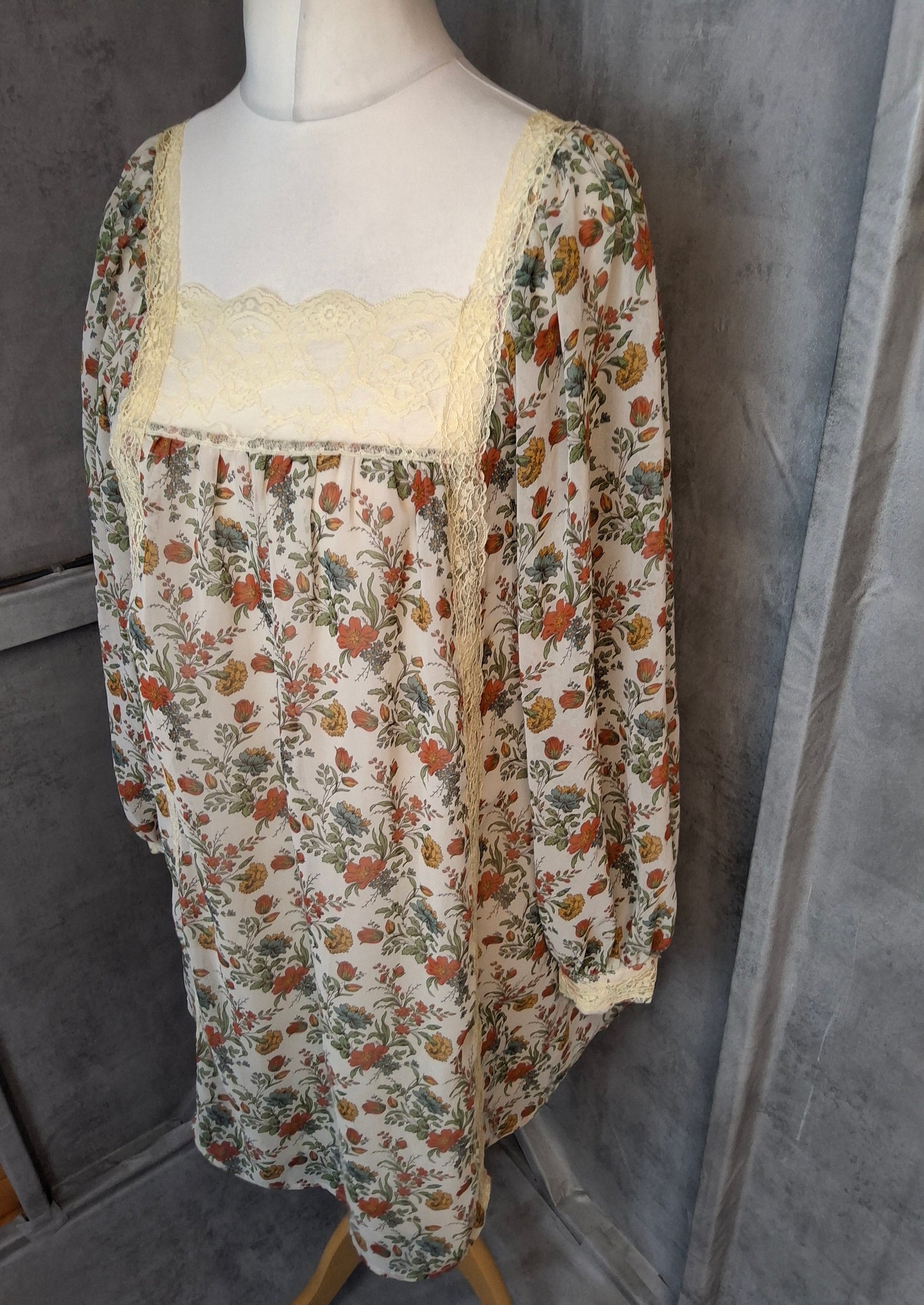 Topshop Floral Lace Trim Long Sleeve Mini Dress ā Size 10