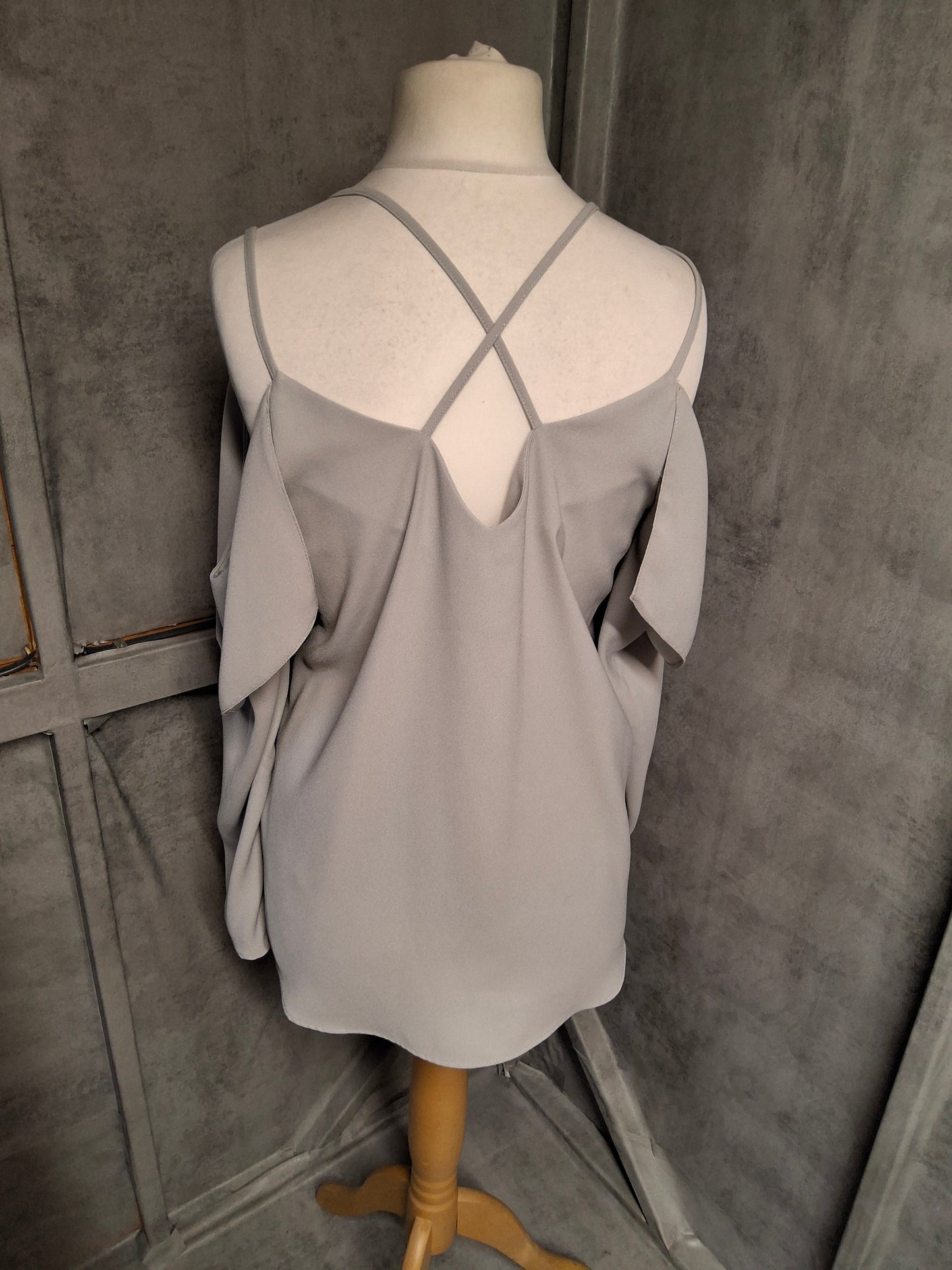 River Island Cold Shoulder Drama Top – Size 12