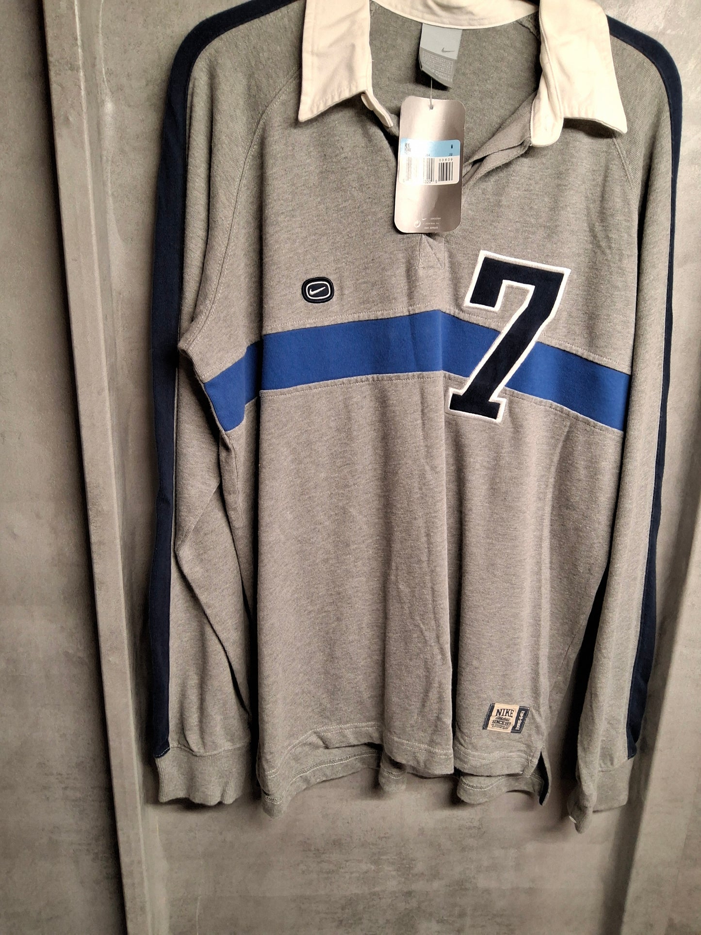 Men's Vintage Y2k Nike Athletic grey & navy long sleeved rugby top tagged