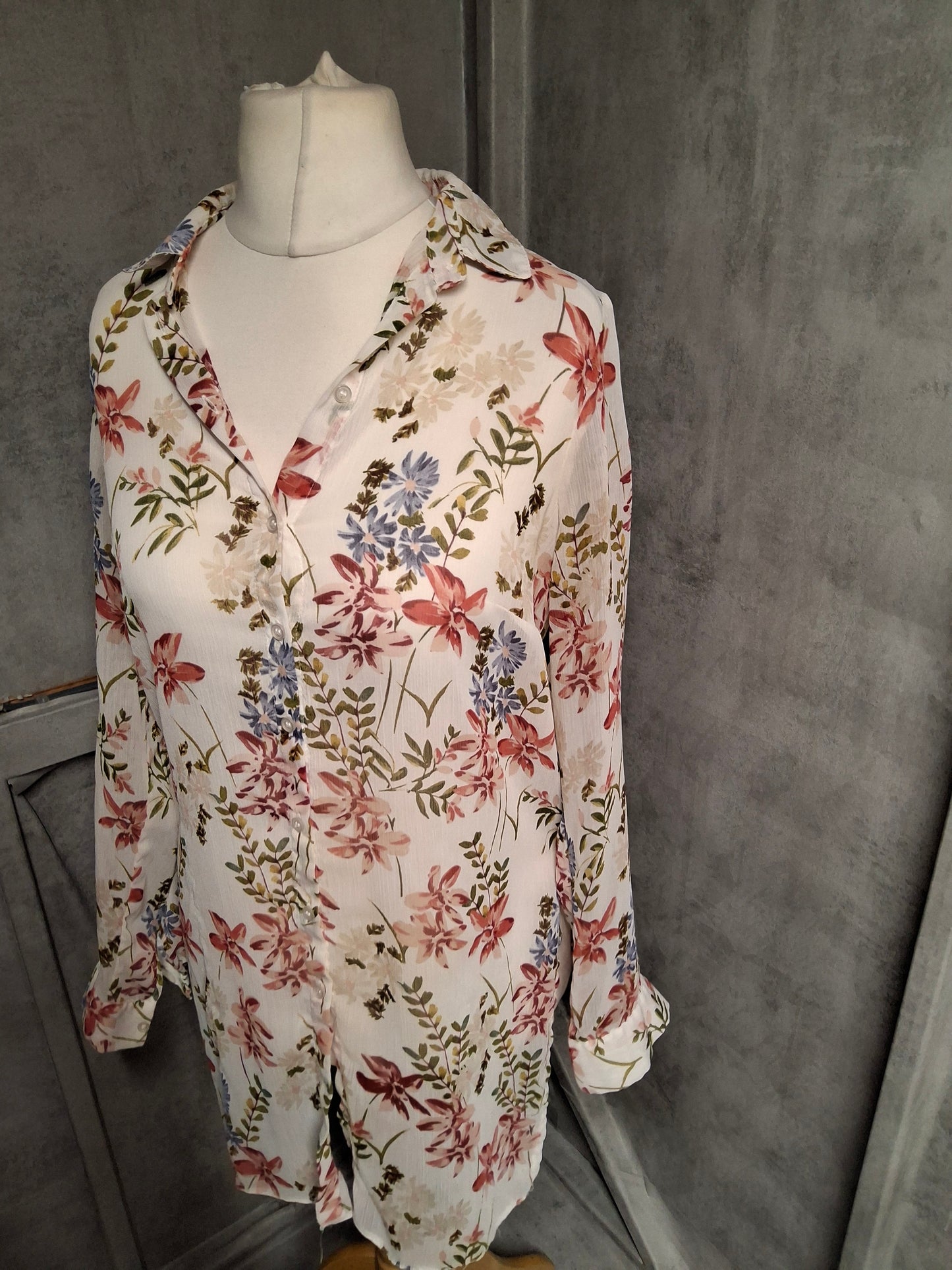 Matalan Sheer Floral Blouse – Size 10 | Lightweight, Button-Up, Smart-Casual & Layering Essential