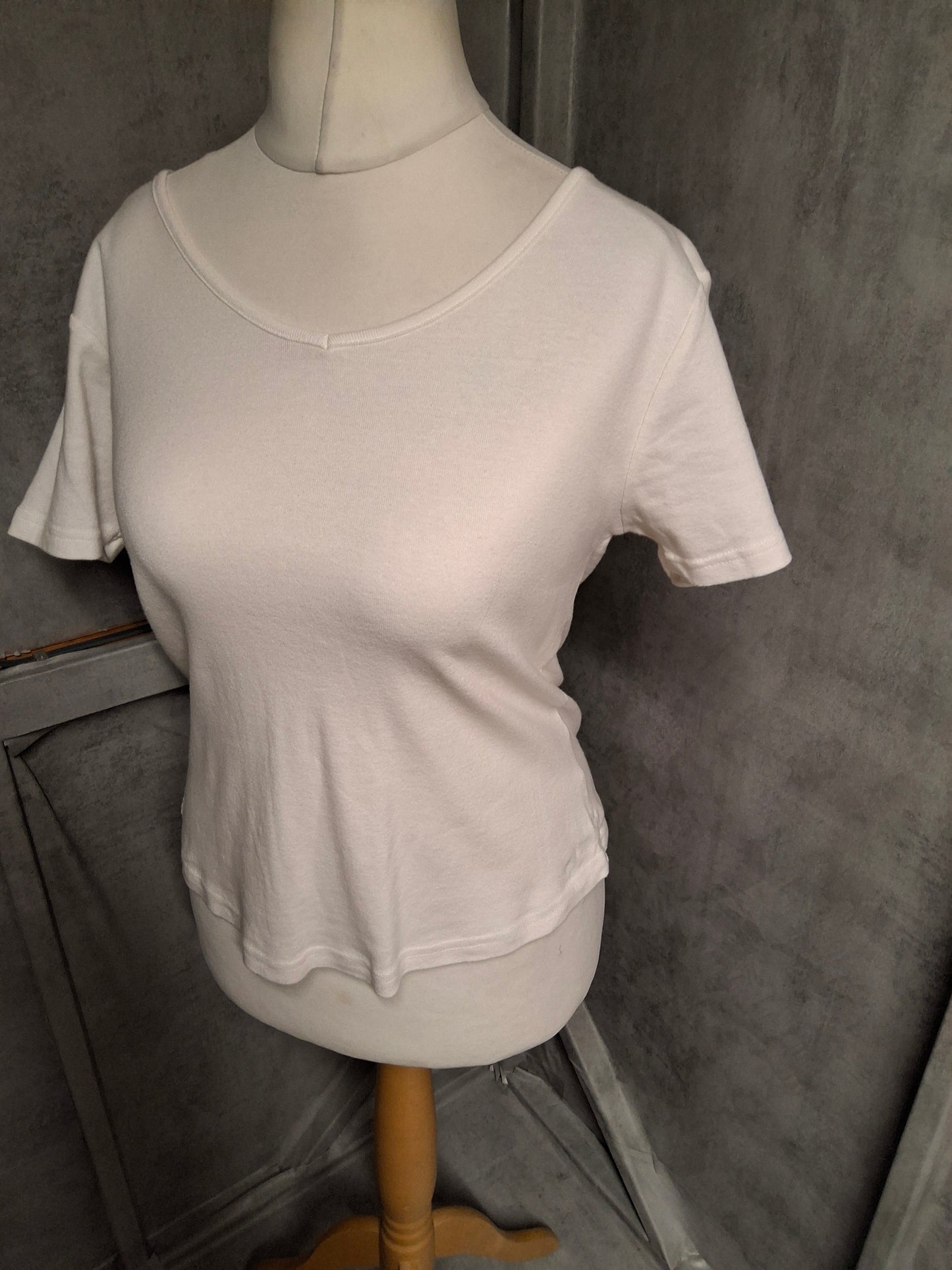 Cerulean White V-Neck Cotton T-Shirt – Size 10 | Short Sleeves, Breathable, Everyday Wardrobe Essential