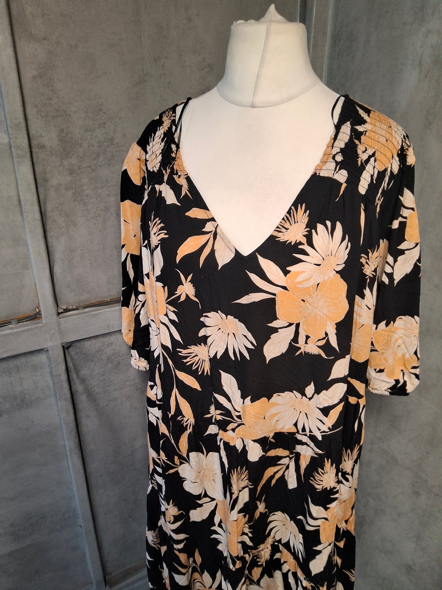 F&F Black & Coral Floral Dress | Size 20 | Viscose | Midi Length | ¾ Sleeve