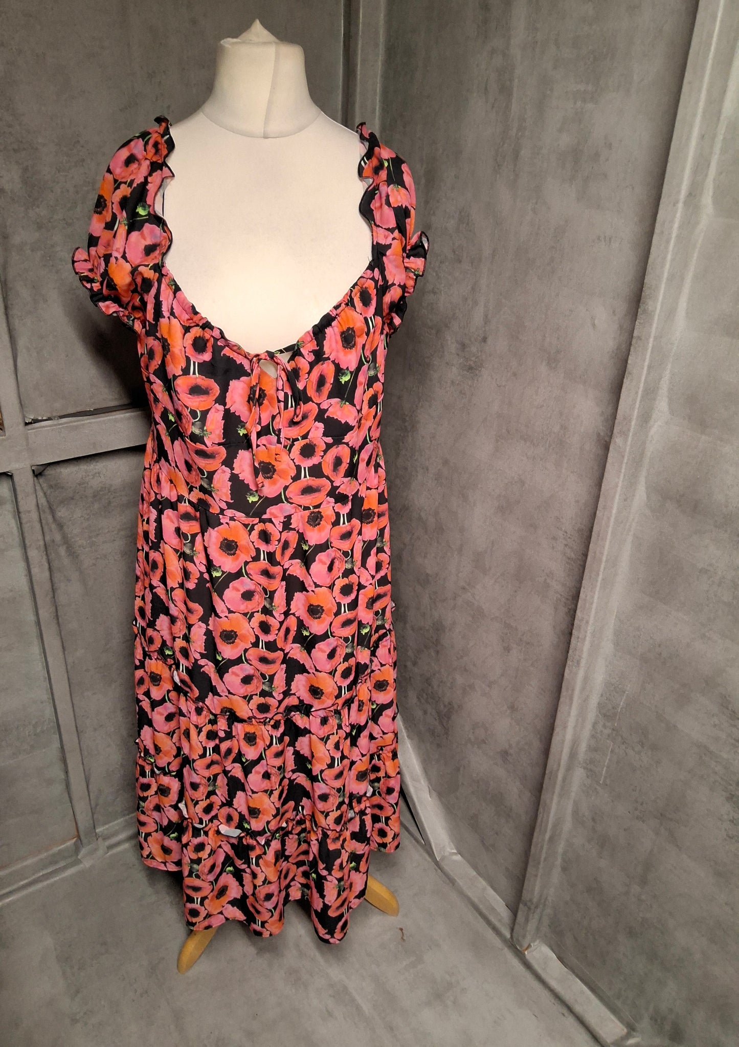 Boohoo Floral Puff Sleeve Midi Dress – Size 18 NWT 🌸