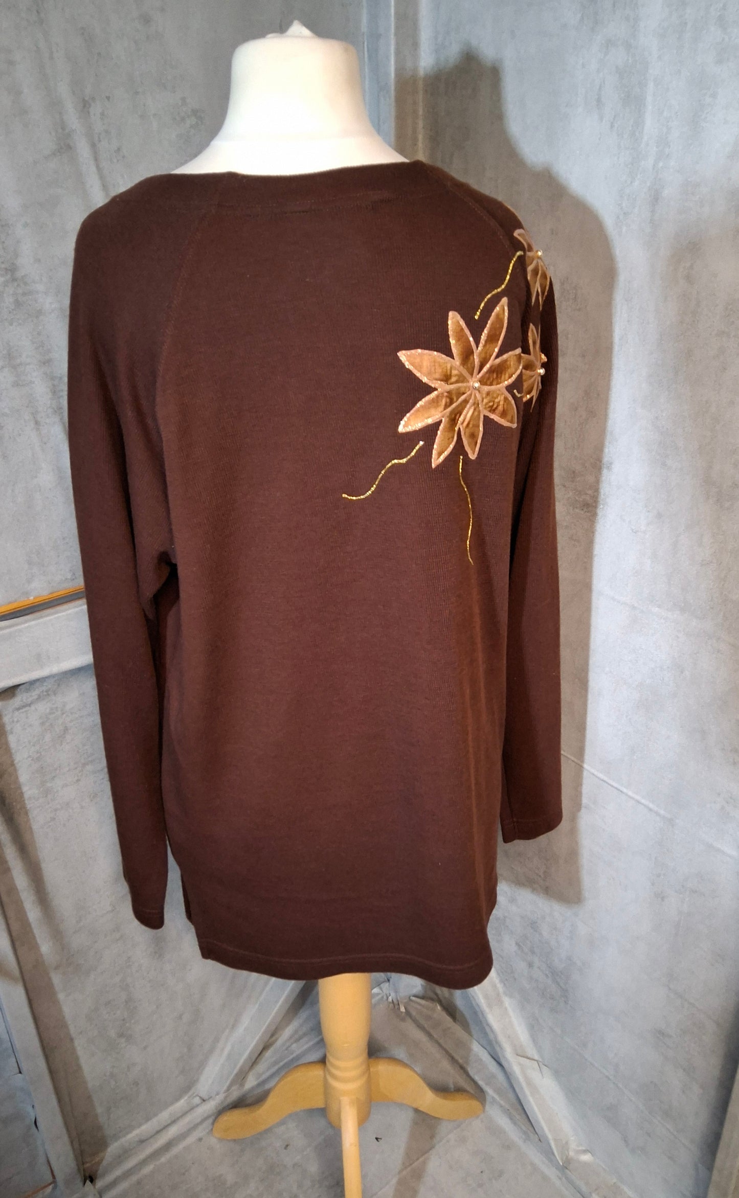 Lesley-Anne Brown Floral Jumper – Size 14/16 (M/L)