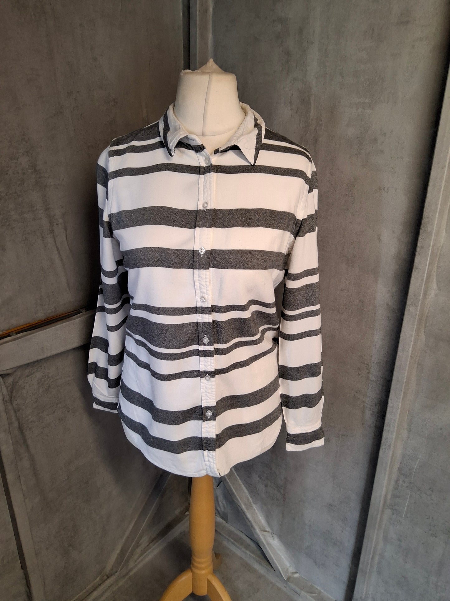 George Grey & White Striped Shirt – Size 12 – 100% Viscose