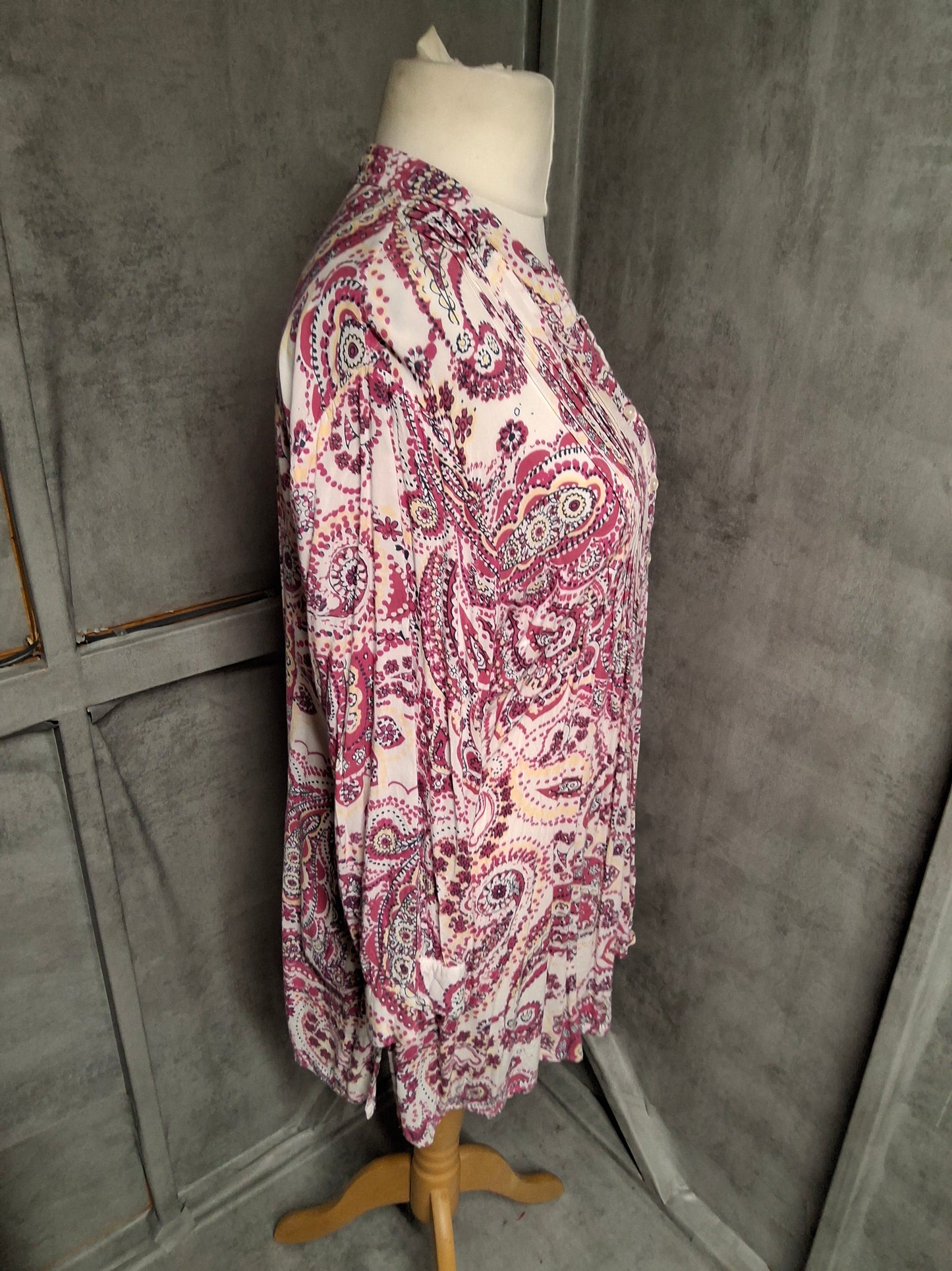 Damart Size 20 Pink Paisley Tunic Top – V-Neck, ¾ Sleeve, Crinkle Style