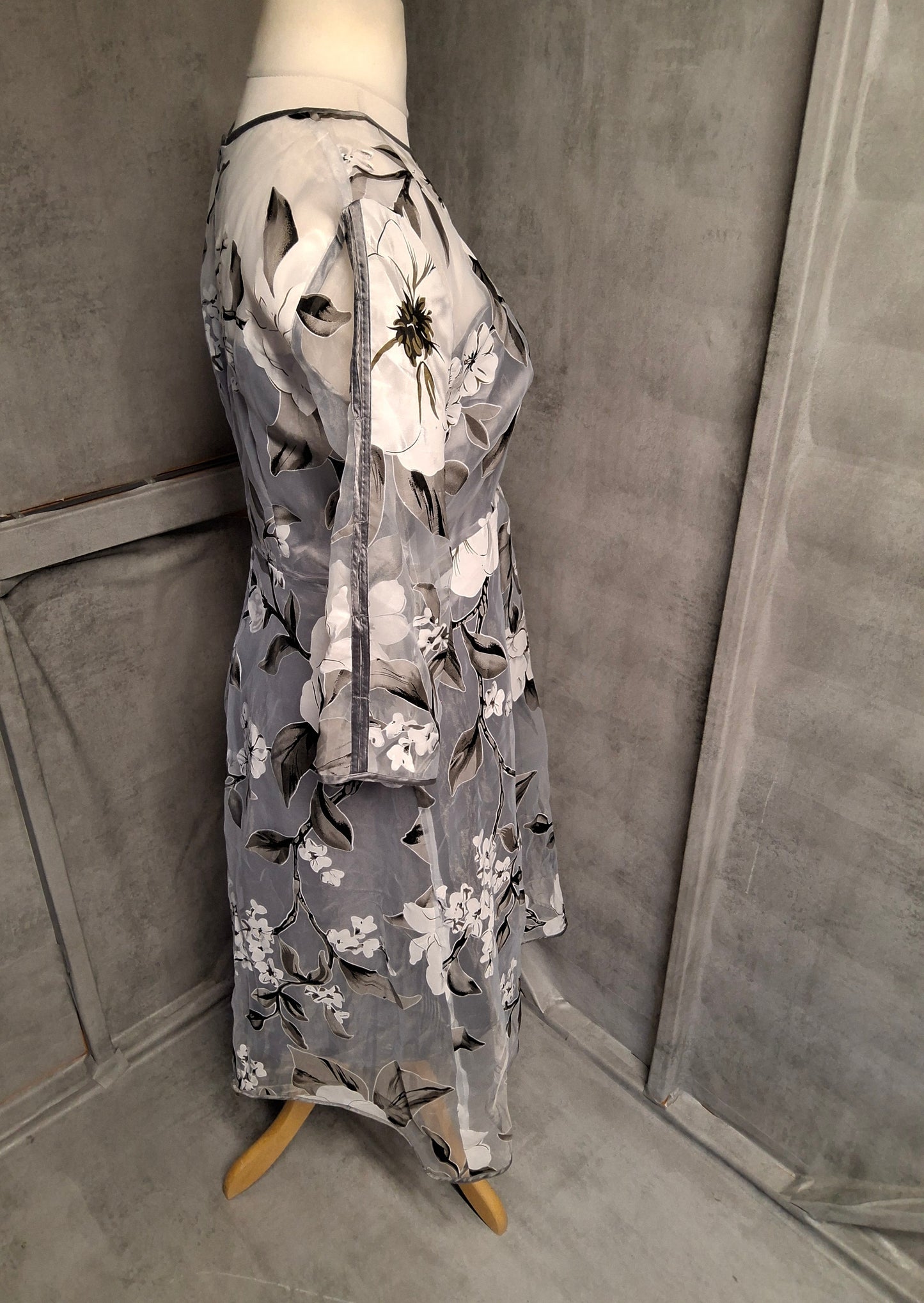 Iminoaru Grey Sheer Floral Midi Dress – Size XL (UK 14) – Drama Without the Effort