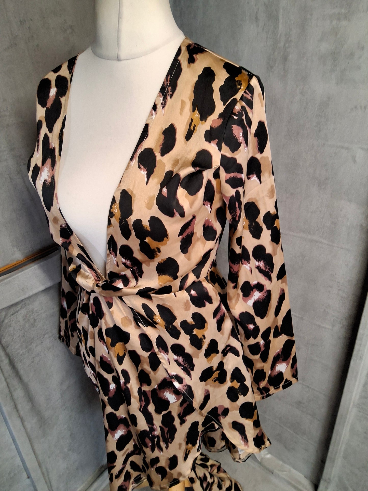 PLT Animal Print Asymmetrical Wrap Dress ā Size 8 ā Long Sleeves ā NWT