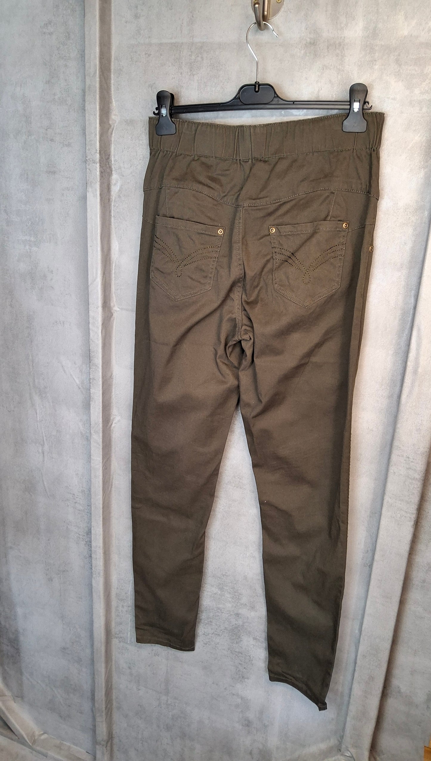 Dark Khaki Skinny Jeans – High Waisted Size 14/16 | Comfy & Cool 🍃