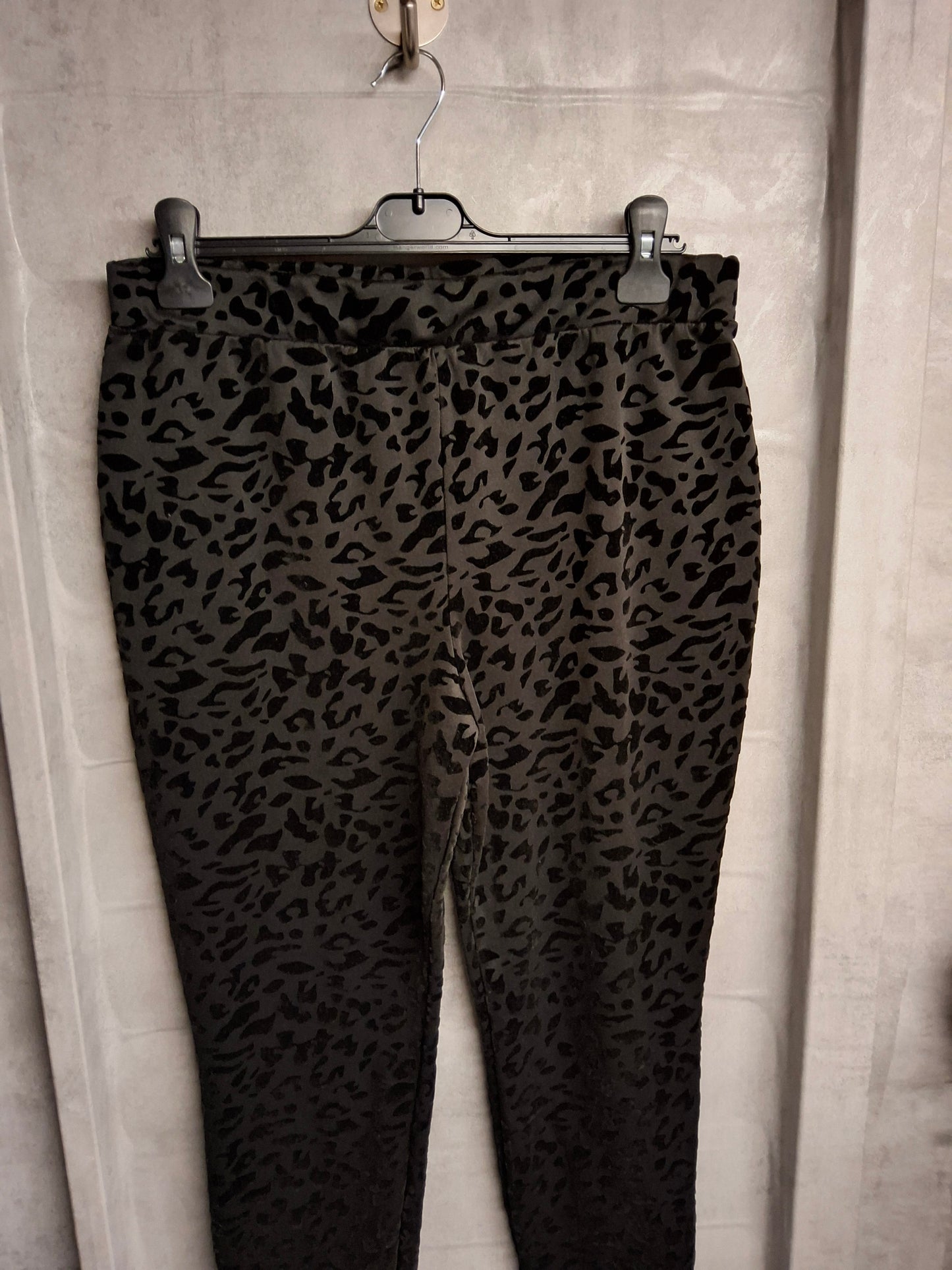 Tu Black Velvet Leopard Print Leggings ā Size 16 ā High Waist Skinny Leg