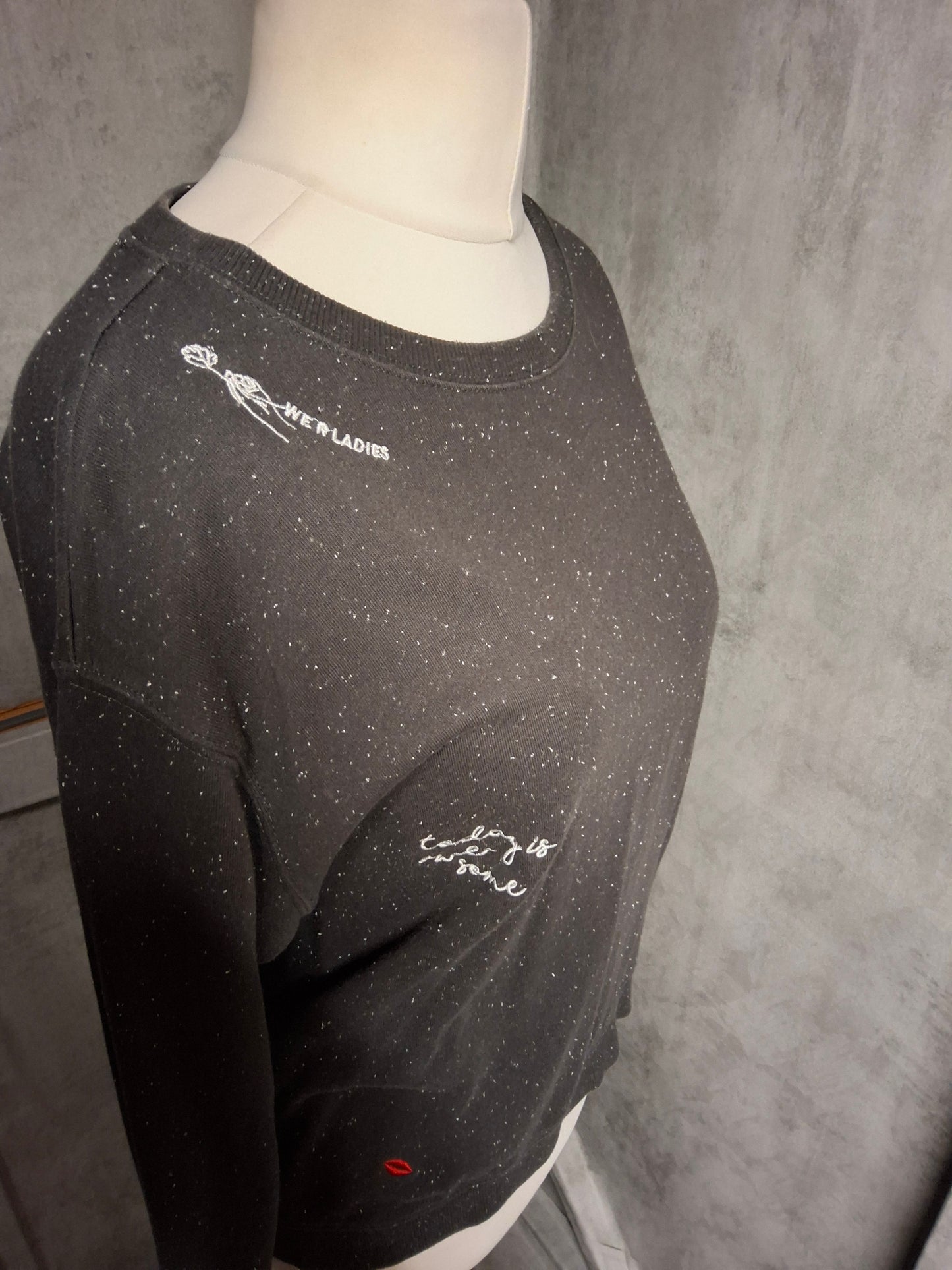 H&M Grey Speckled Slogan Sweatshirt – Size M (UK size 10–12) – “Happiness” Jumper