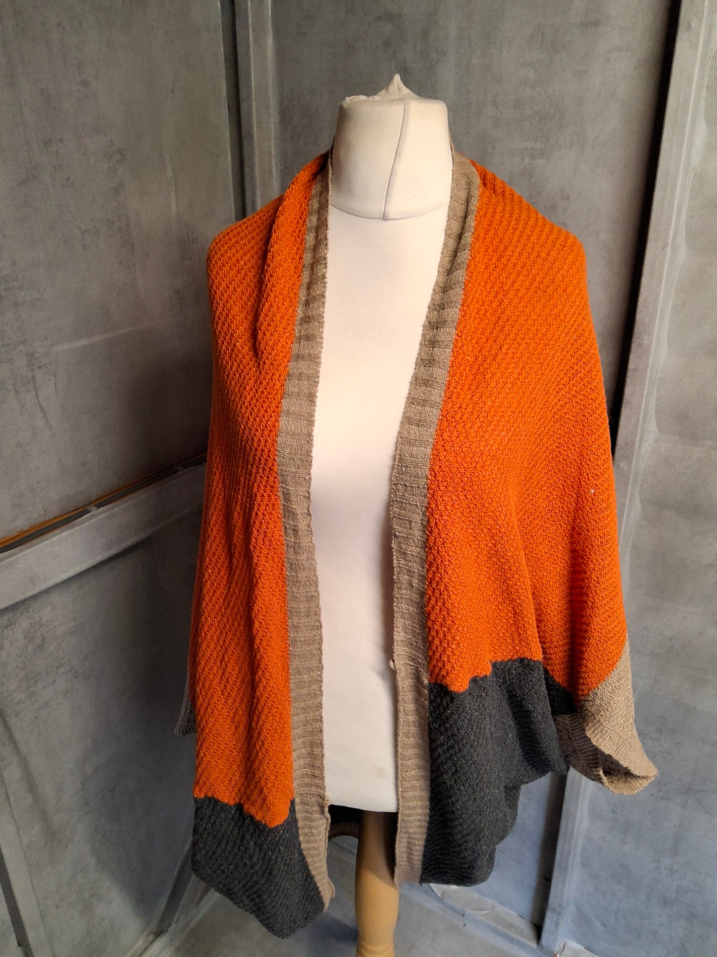 Shein Colourblock Knitted Shrug β Size XL (fits UK 14+) β Oversized Cosy Layer