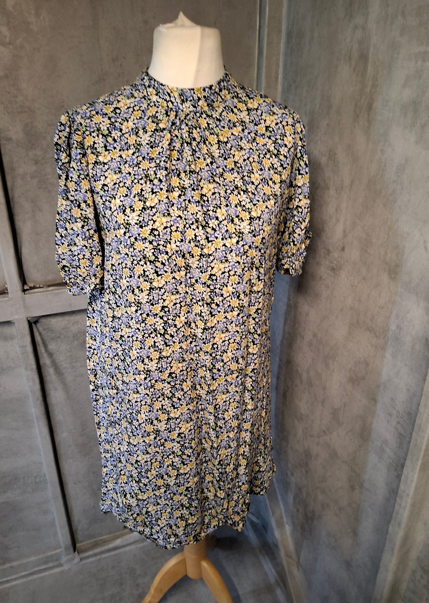 George Floral Knee-Length Dress – Size 12 – 100% Viscose