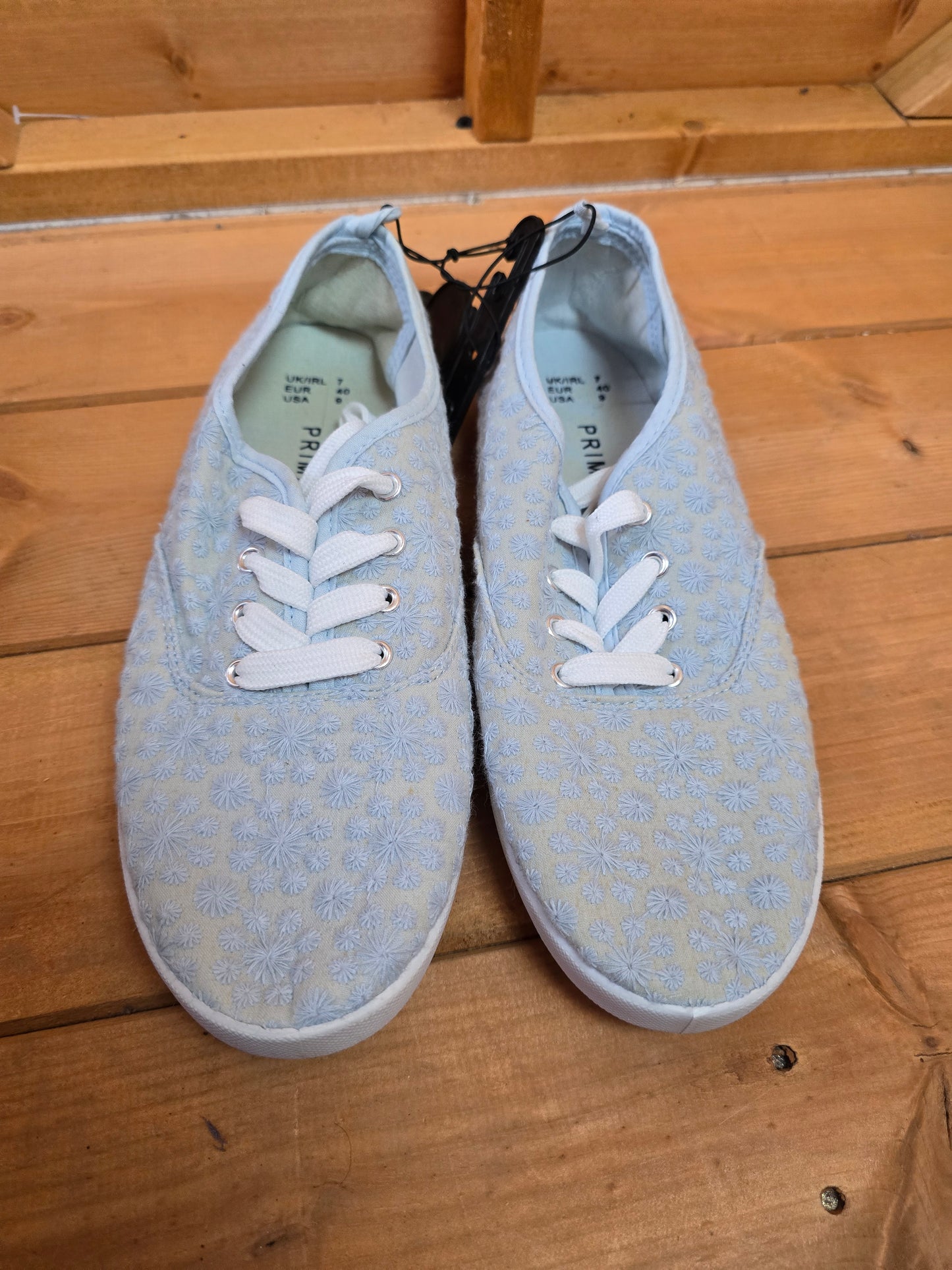 ๐ฉต Primark Light Blue Embroidered Lace-Up Trainers โ Size 7 (New)