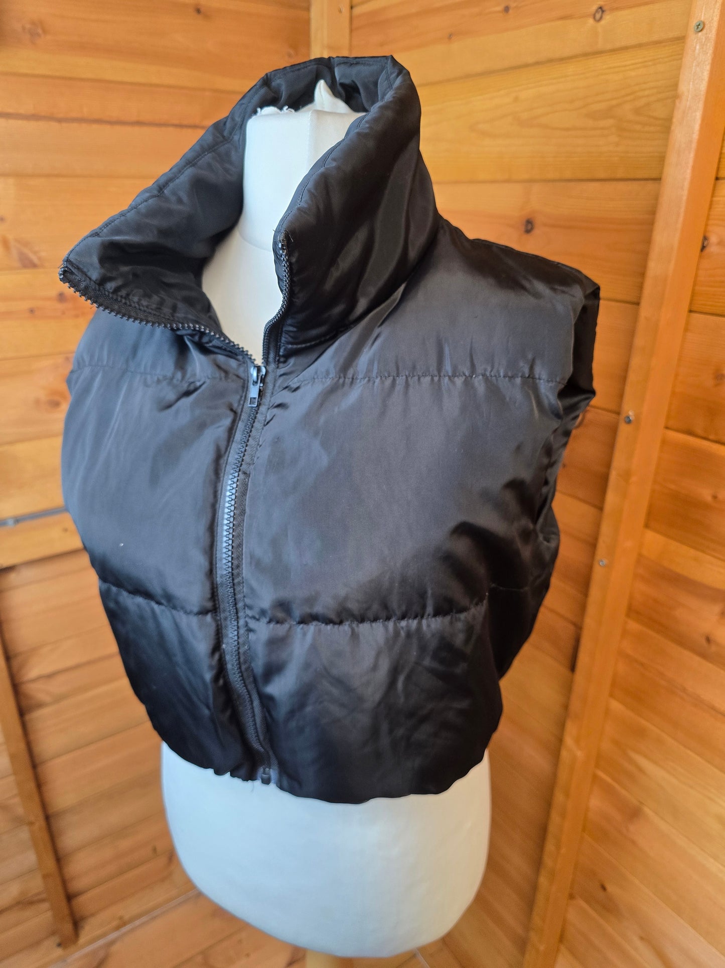 Shein Black Cropped Puffer Gilet | Size M UK size 8–10 | Zip Front, Lined, Layering Piece