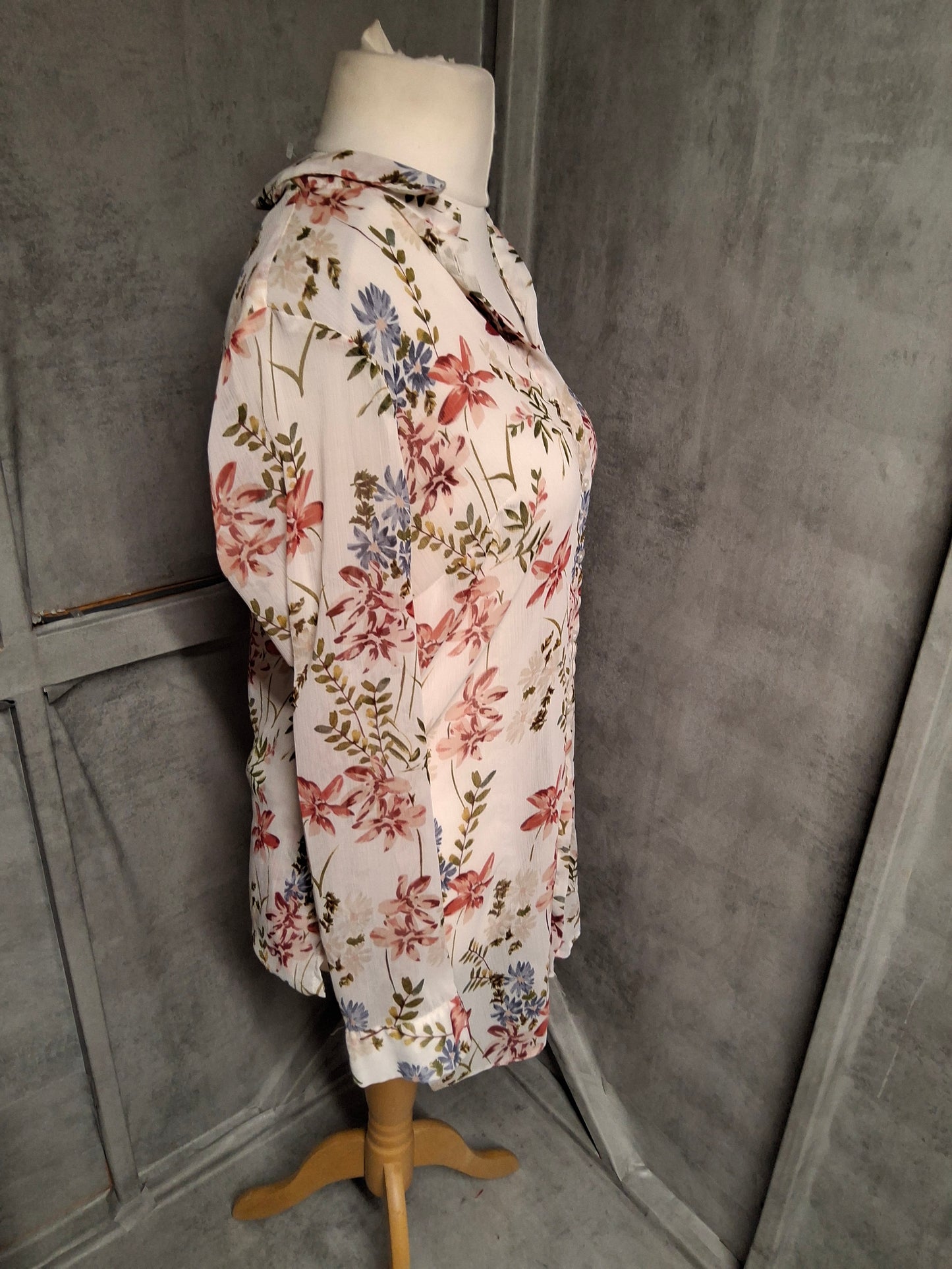 Matalan Sheer Floral Blouse – Size 10 | Lightweight, Button-Up, Smart-Casual & Layering Essential