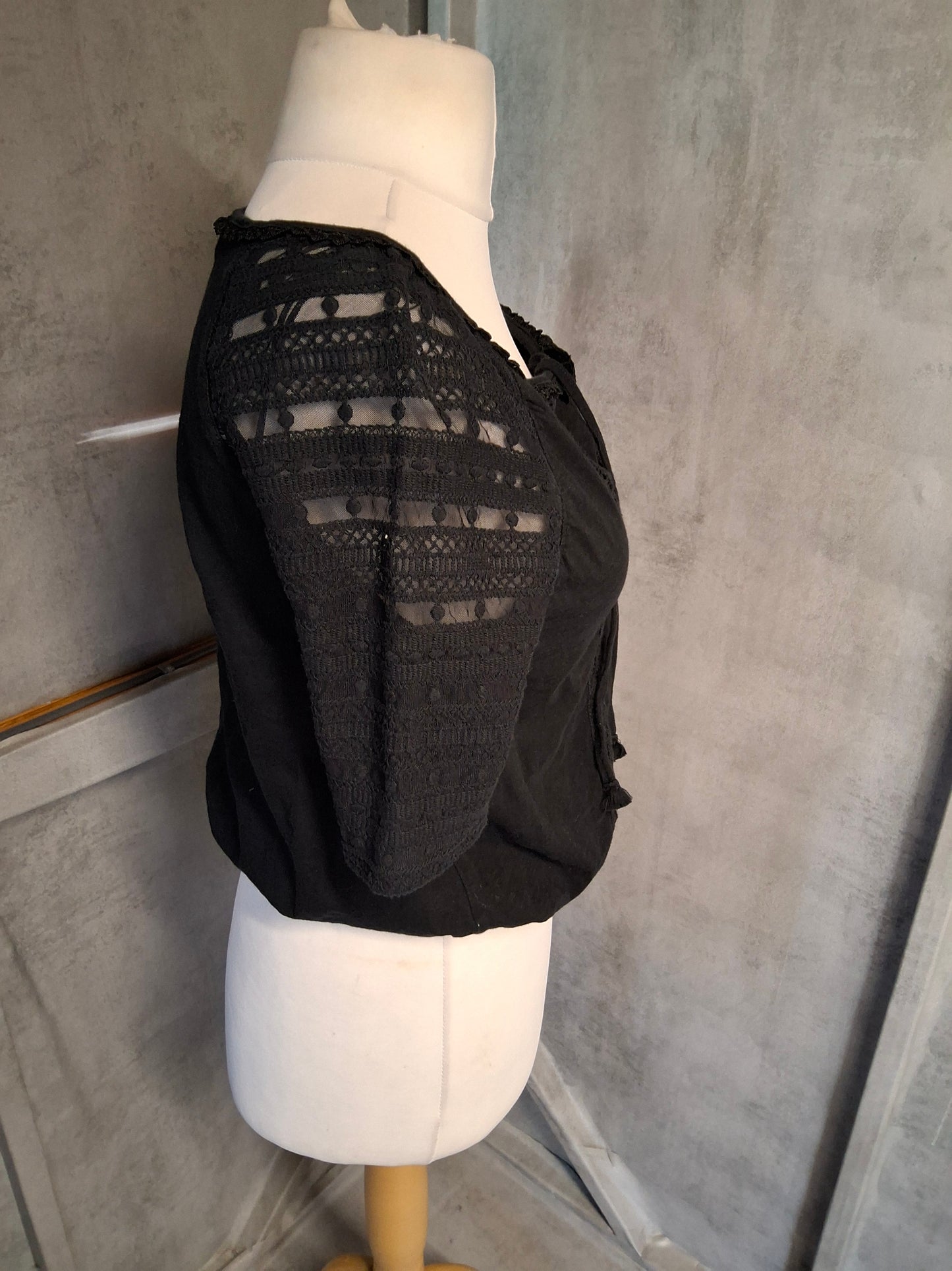 Miss Selfridge Black Lace Detail Cropped Top β Size 12