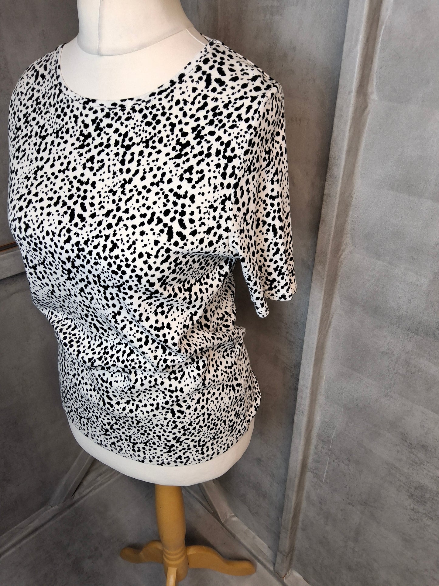 M&S Size 16 Animal Print T-Shirt – Wild, but Make It Cotton