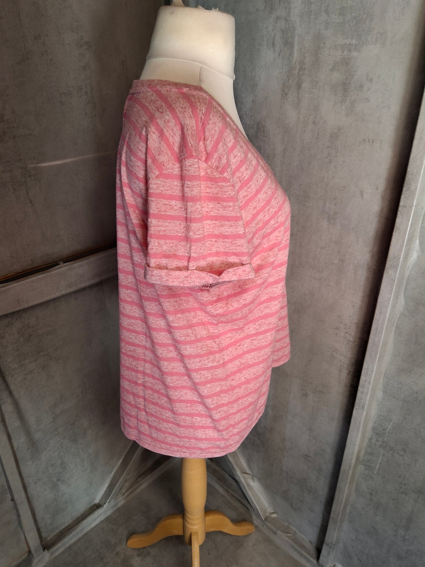 Marks & Spencer Pink Striped V-Neck T-Shirt – Size 16 – “Je T’aime” Print