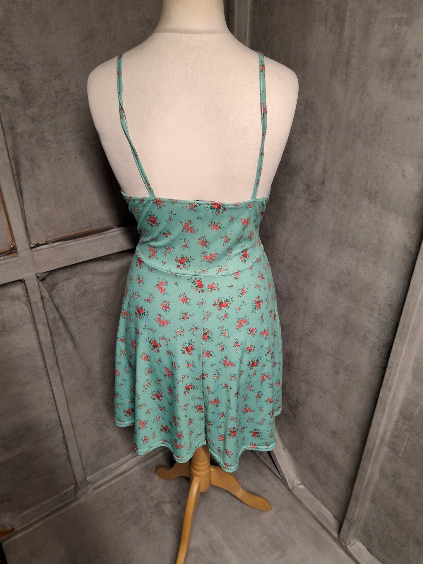 PrettyLittleThing Green Floral Mini Dress – Size 10/12