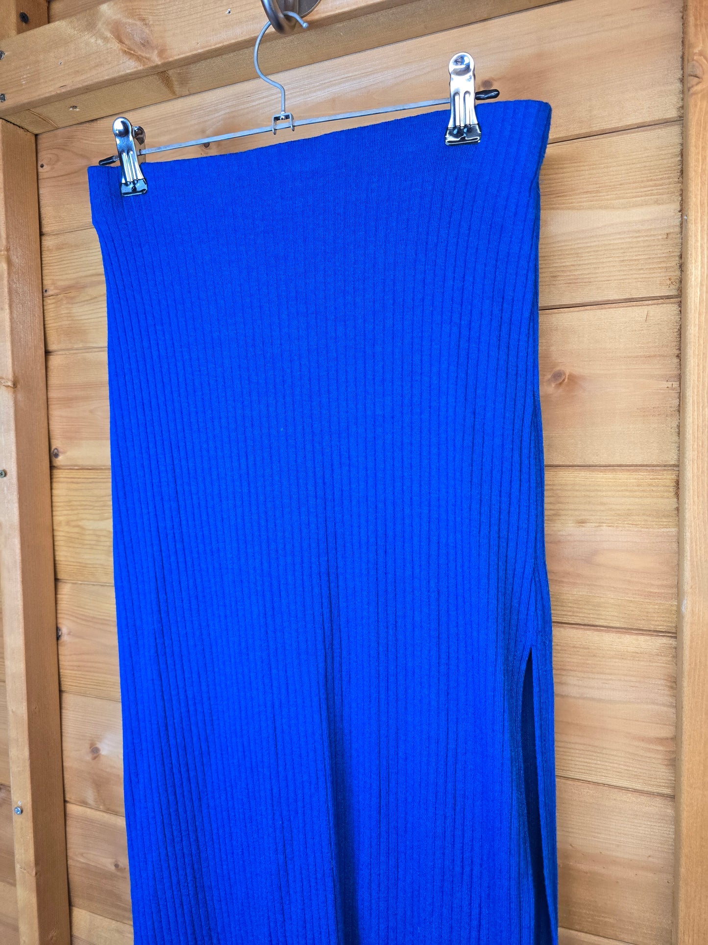 Stradivarius Blue Ribbed Bodycon Skirt Size XS – Front Split, Elastic Waist, Knee Length